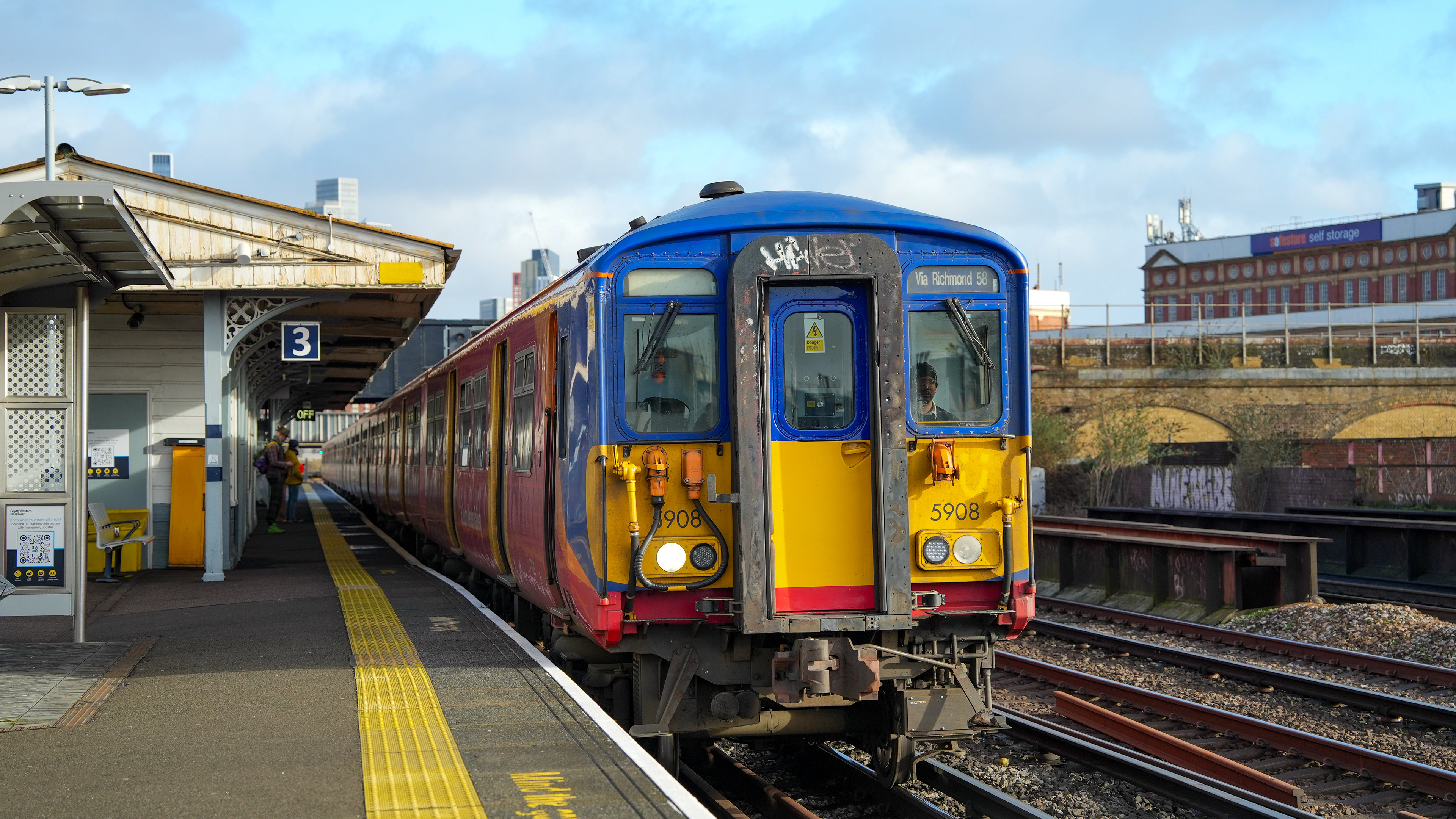 South Western Railway Class 455 - 5908 - Queenstown Road 27th January 2025