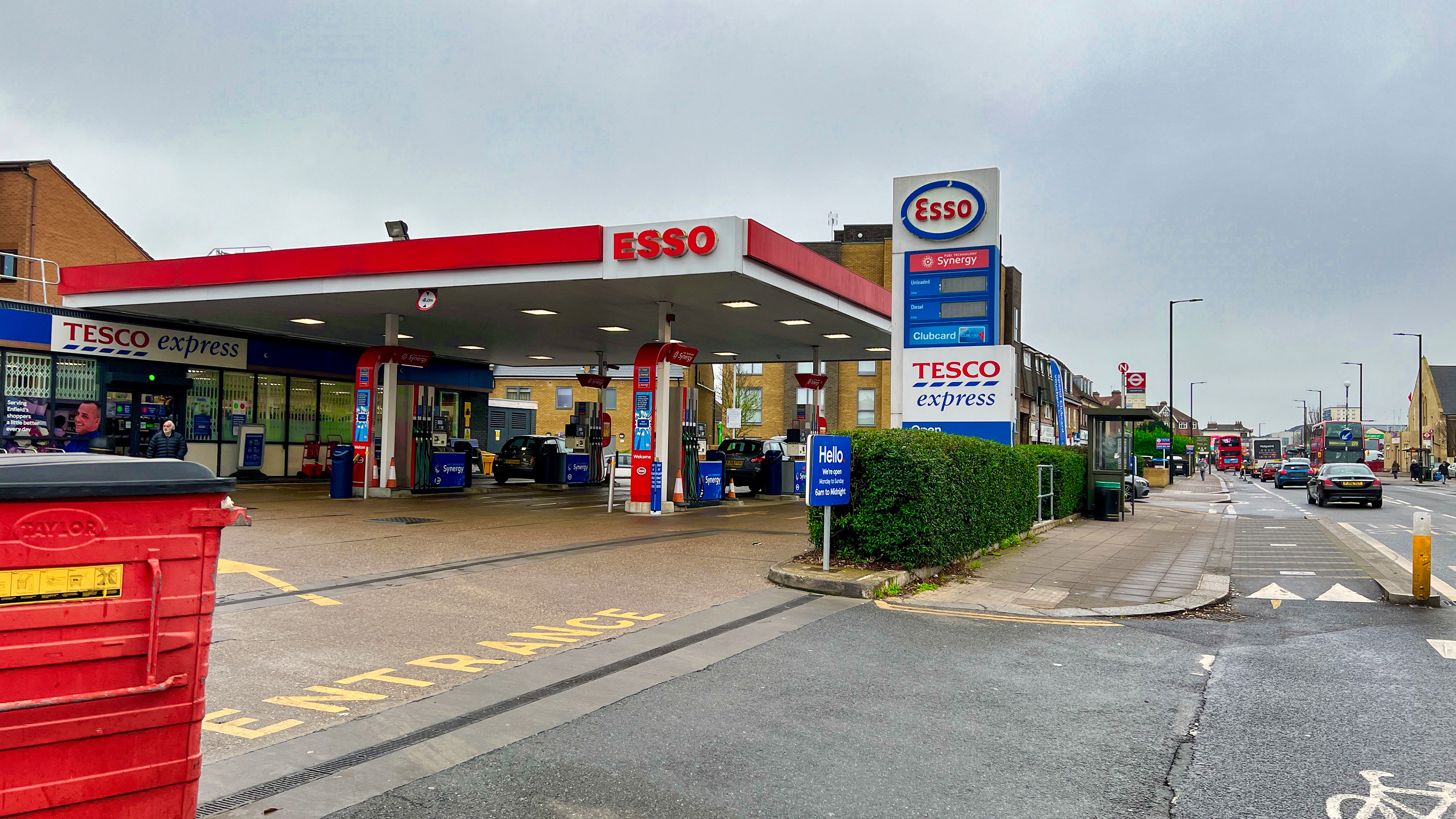 Tesco, Hertford Road, Enfield 11th January 2022