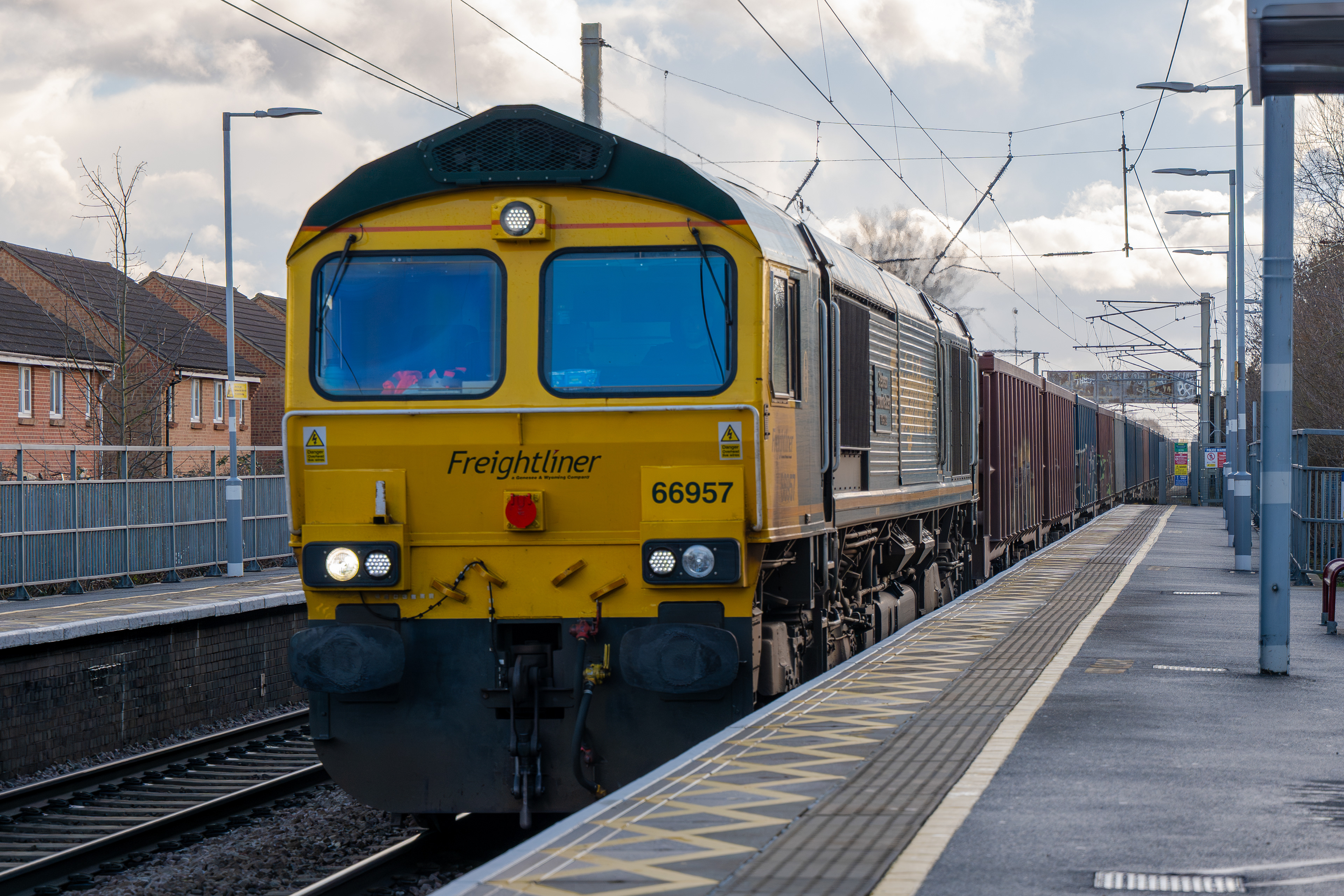 Freightliner 66957 Enfield Lock 16th February 2026