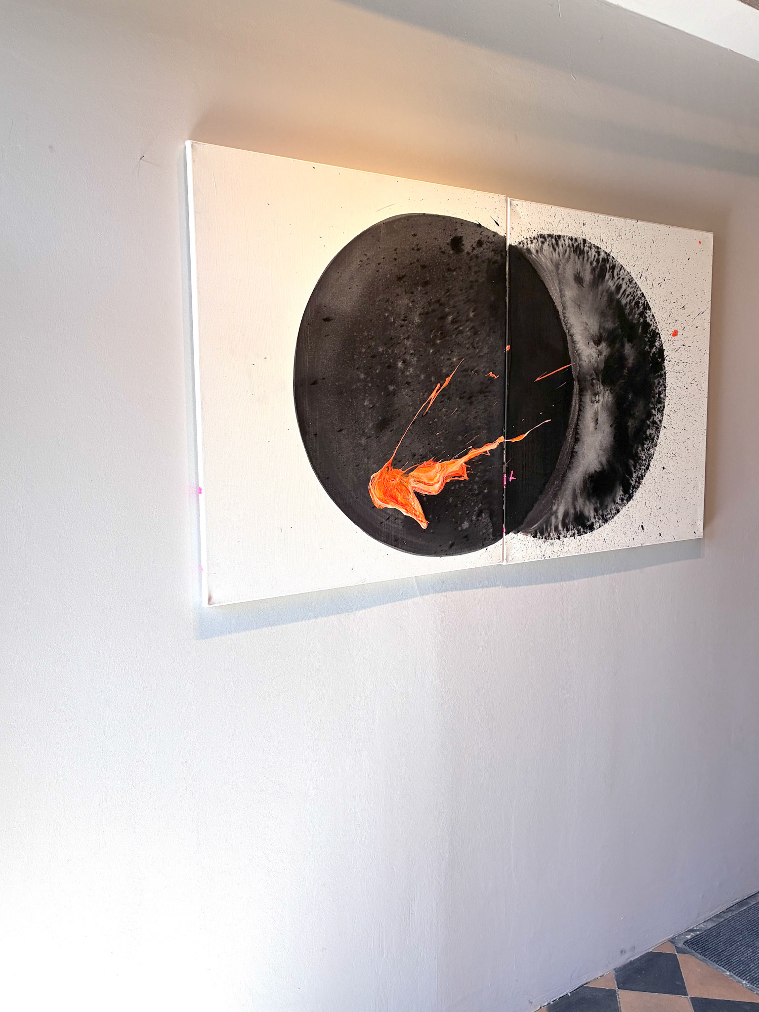 "V", 1,40 x 1,00 m, Tusche und Lack auf Leinwand​​​​​​​