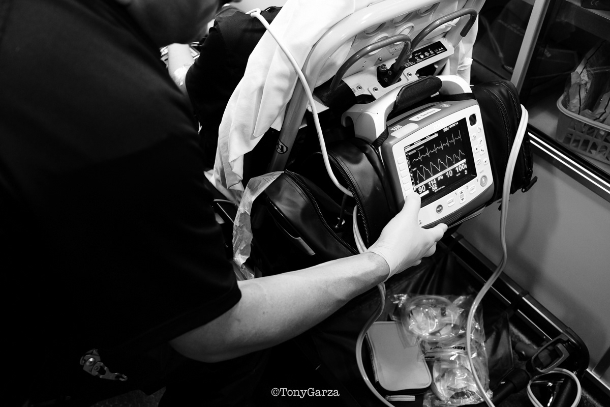 Heart monitor; providing blood pressure, heart rate, spo2 %, respiratory rate, heart rhythm, shock and pacing therapy.