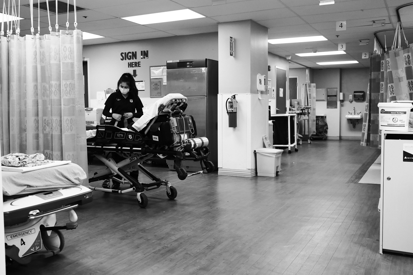 Flores, getting the stretcher ready.
