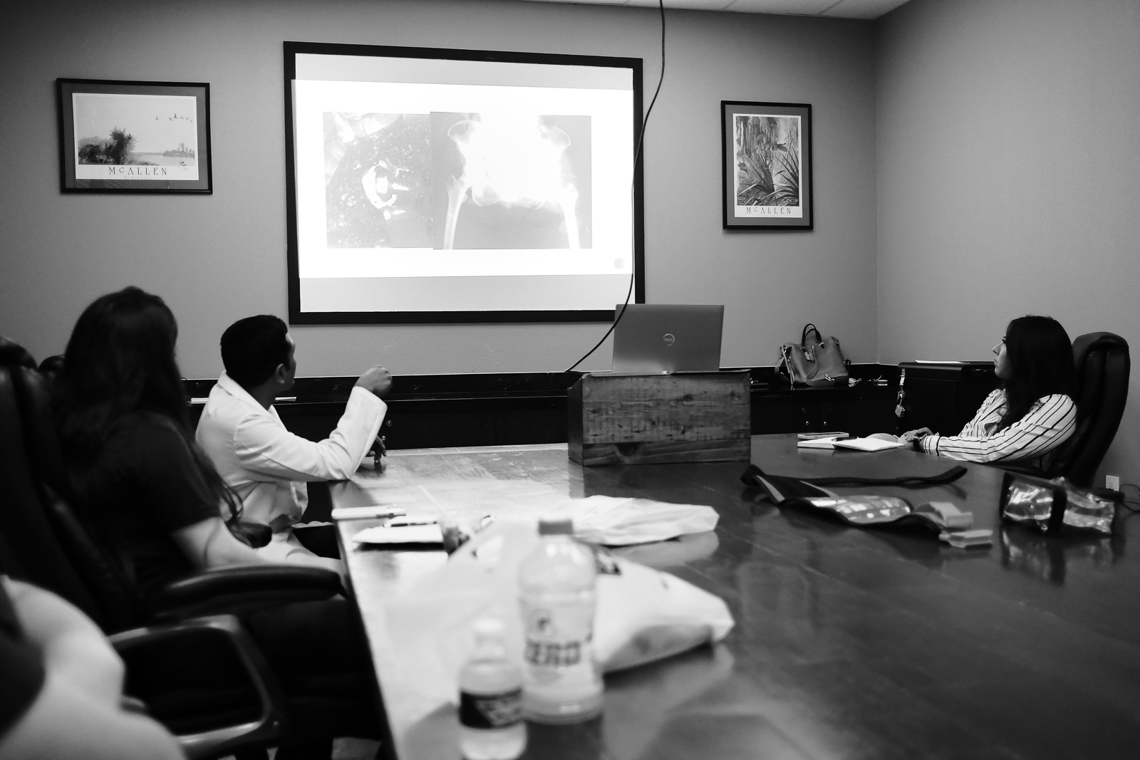 Dr Van Kanawade, MD, presenting an orthopedic lecture on emergency manangement.