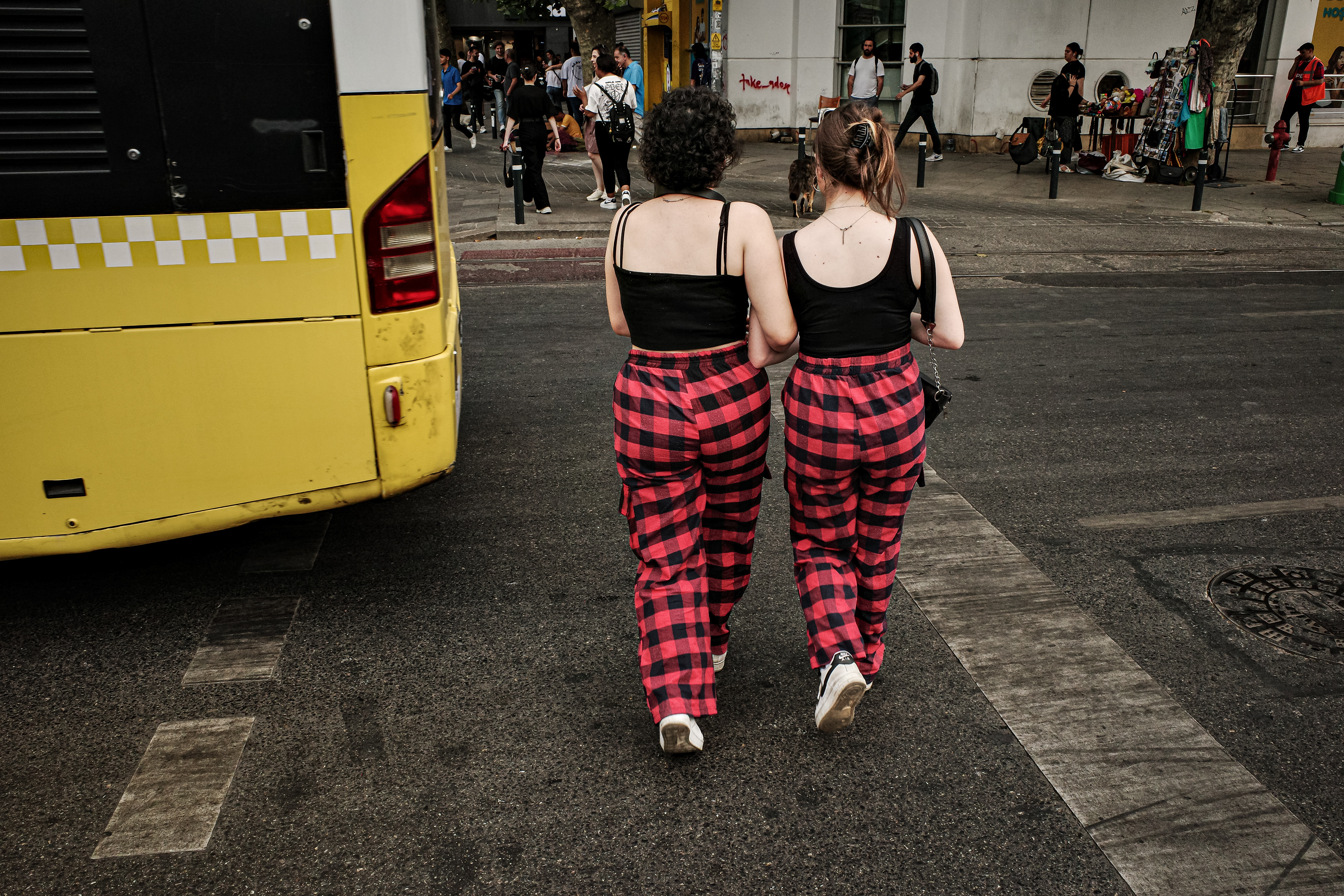 JUXTANBUL CANDID - Taken in Kadikoy/Istanbul - red pants- yellow bus - juxtaposition