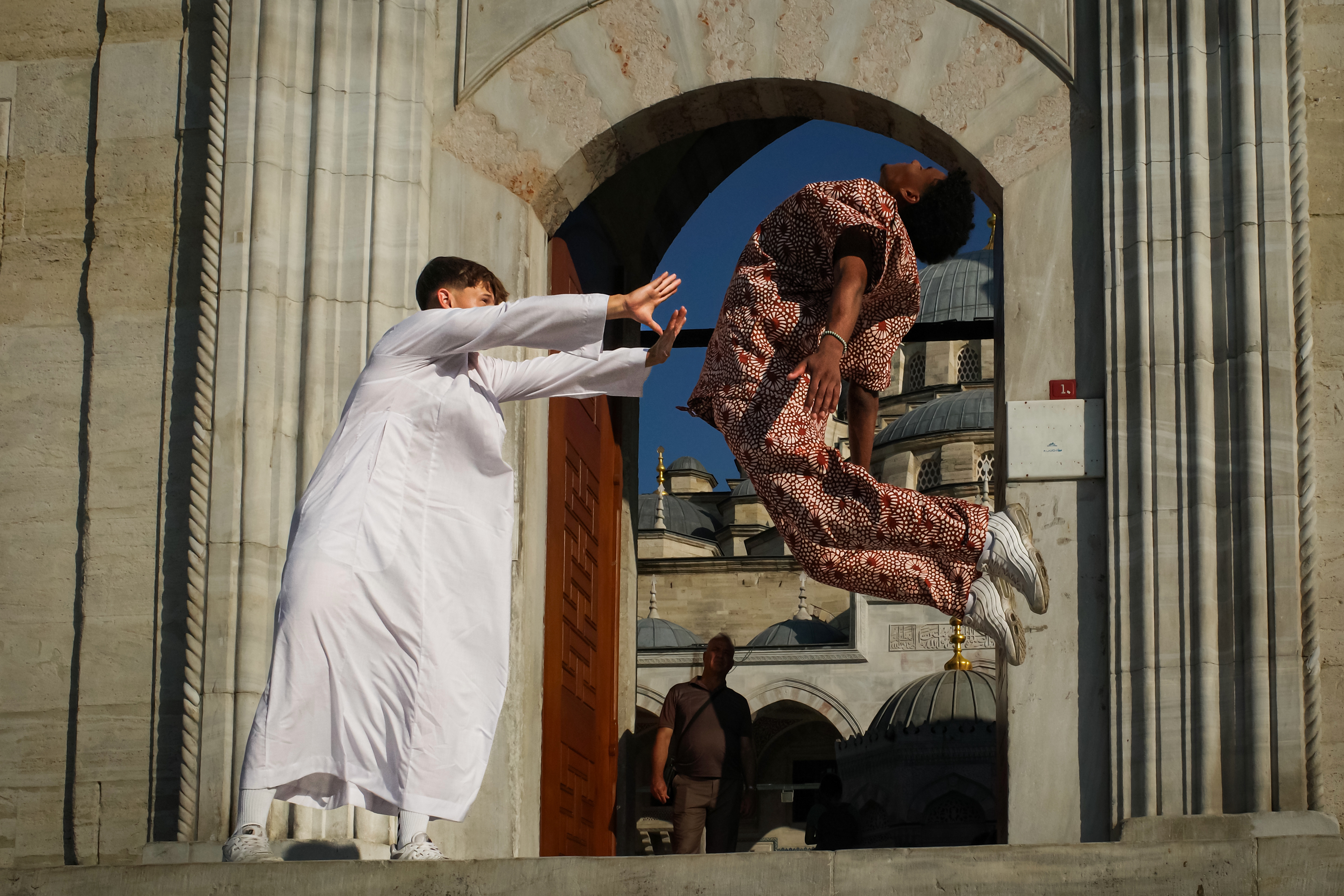 JUXTANBUL CANDID - Taken in Eminonu/Istanbul - new mosque - action - juxtaposition