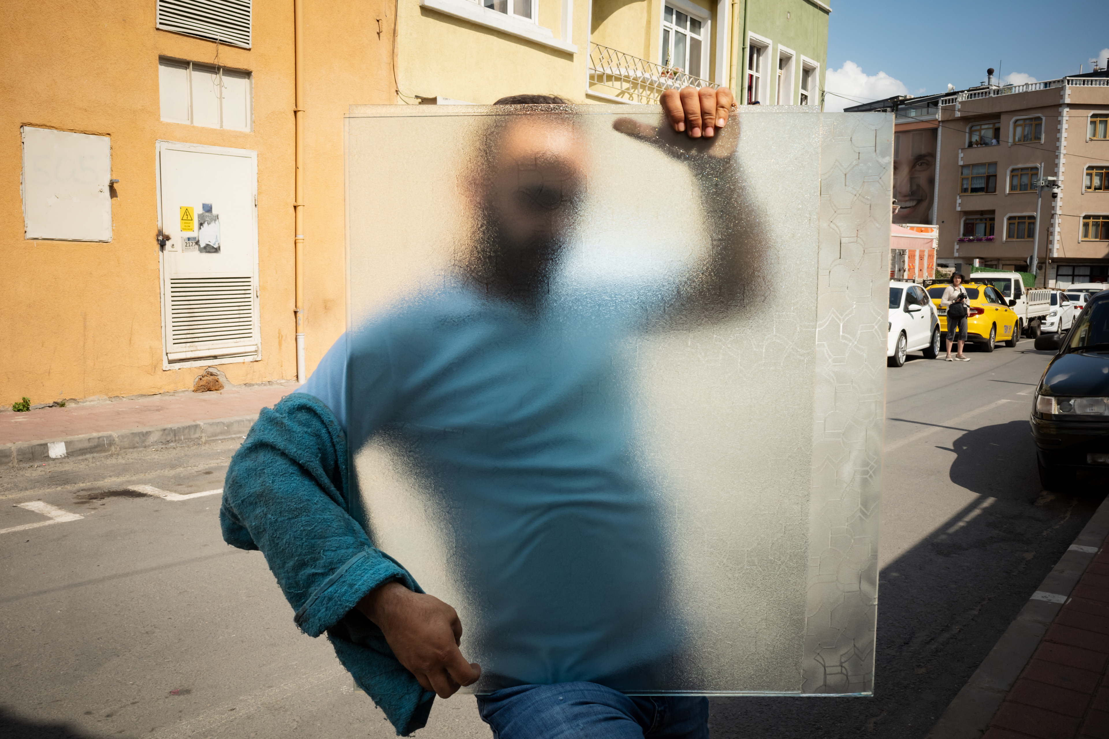 JUXTANBUL CANDID - Taken in Balat/Istanbul - blurry - shadow - glass- juxtaposition