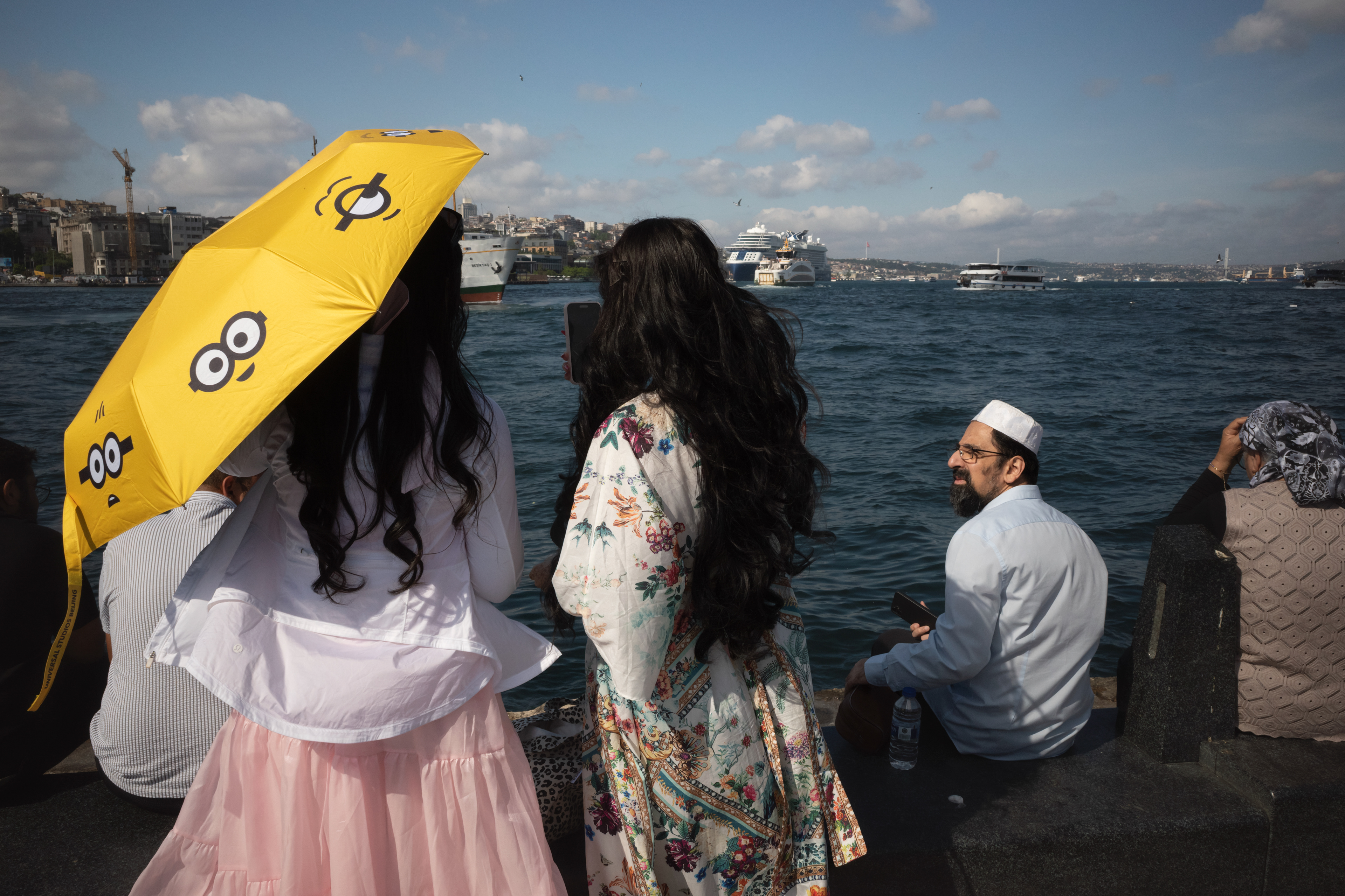 JUXTANBUL CANDID - Taken in Eminonu/Istanbul - umbrella - eye glasses- juxtaposition