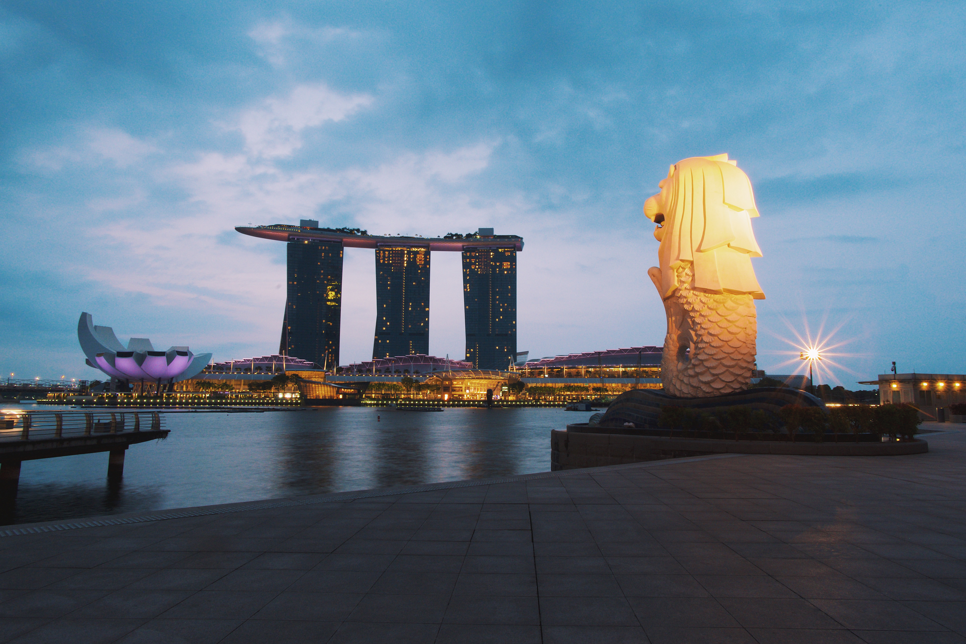 Merlion, Marina Bay Sands and Skyline