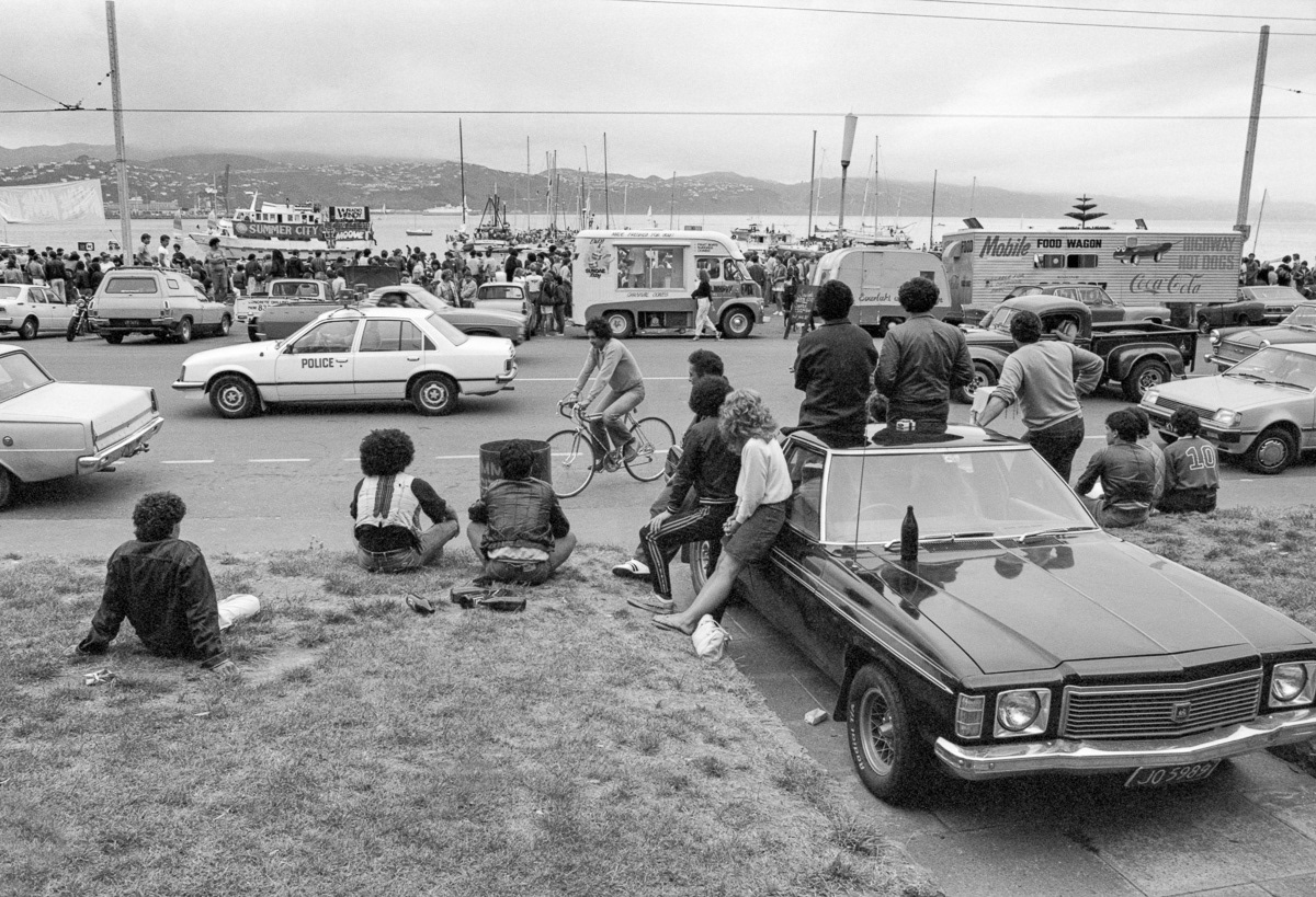 Summer City rock festival, 1983, Oriental Parade with traffic and crowds and a passing police car