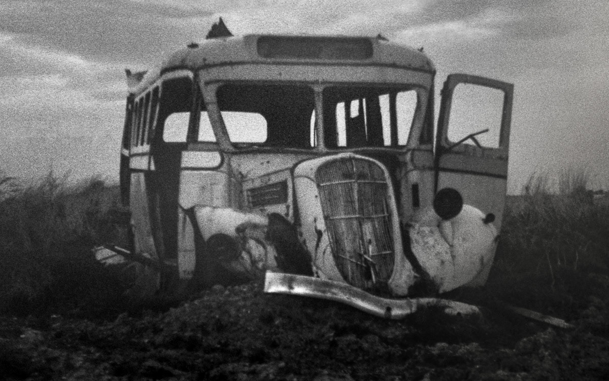 Old bis lying beside Longford Road, Invercargill, 1971