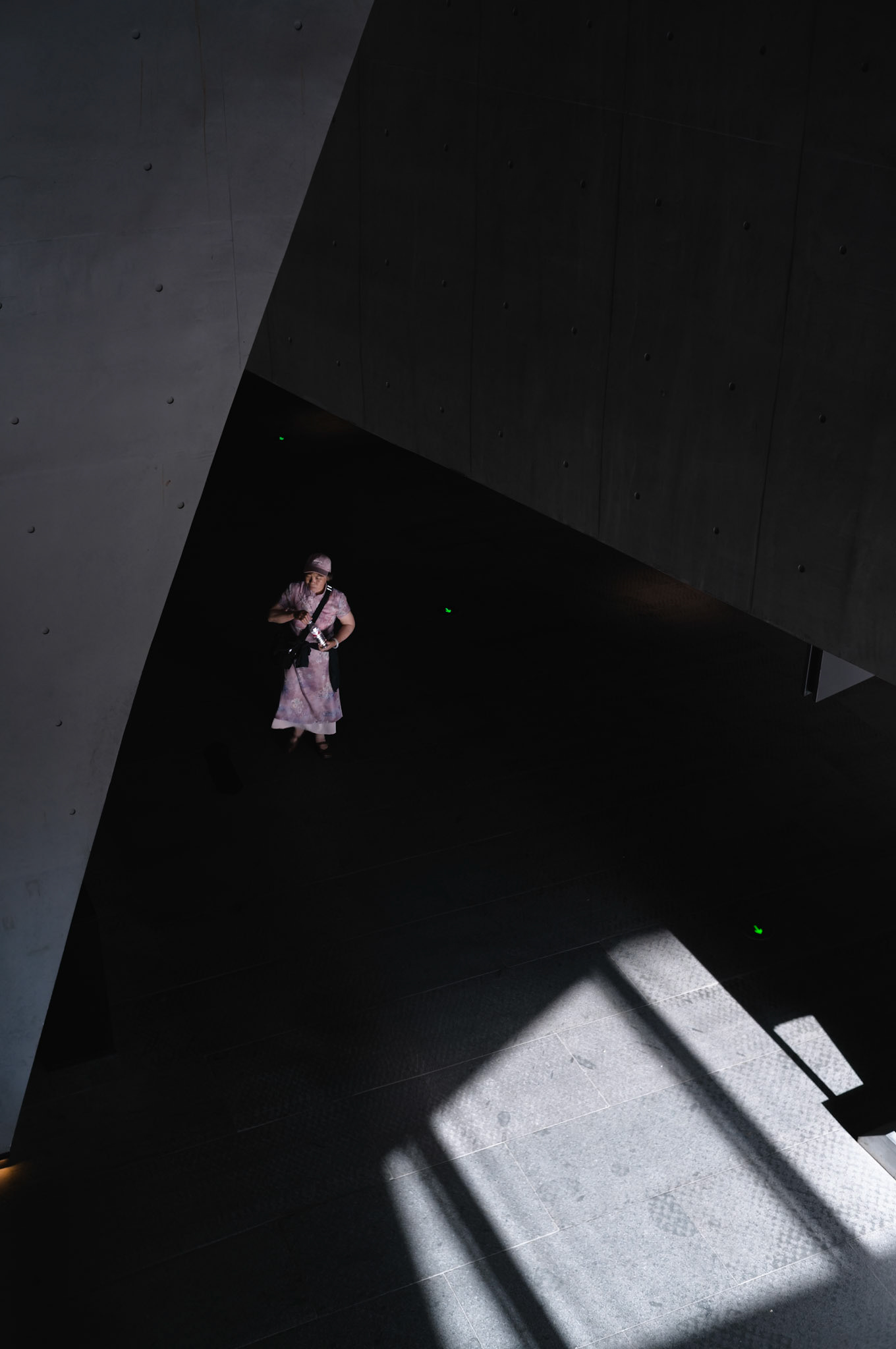 Lady in shadow, Xi'an, China - Leica M11-P