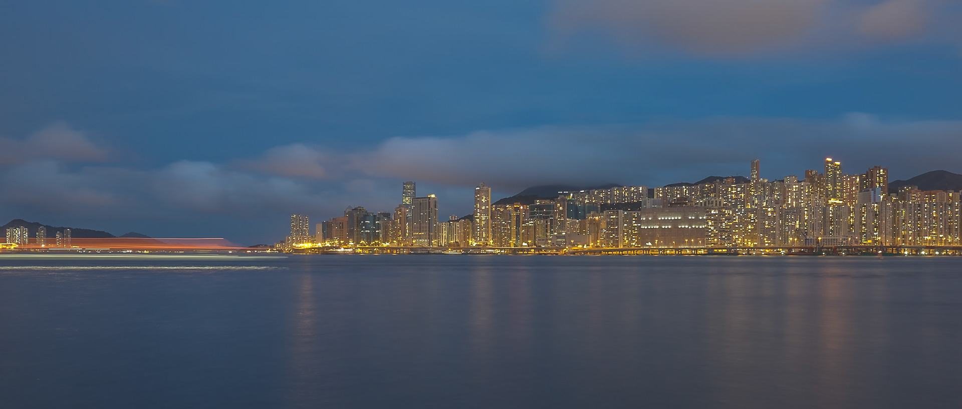 Hong Kong Blue Hour - Fujifilm X-T1, XF14mm F2.8