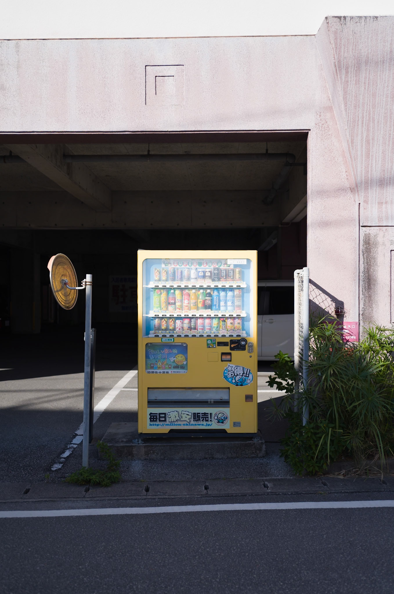 Yellow vending machine, Okinawa - Leica M11-P
