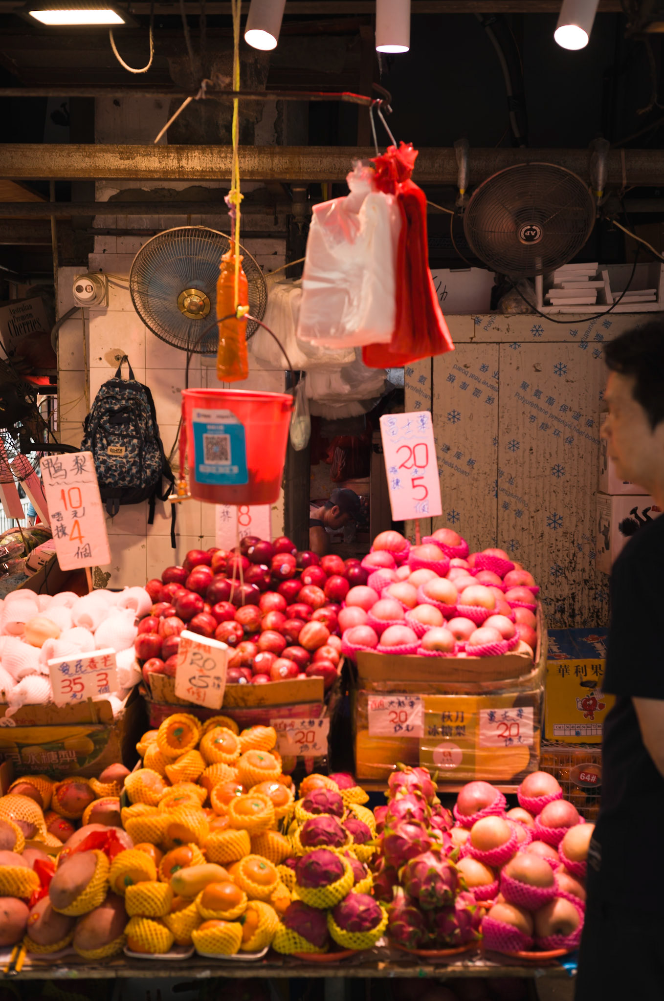 Apple man, Hong Kong - Leica M11-P
