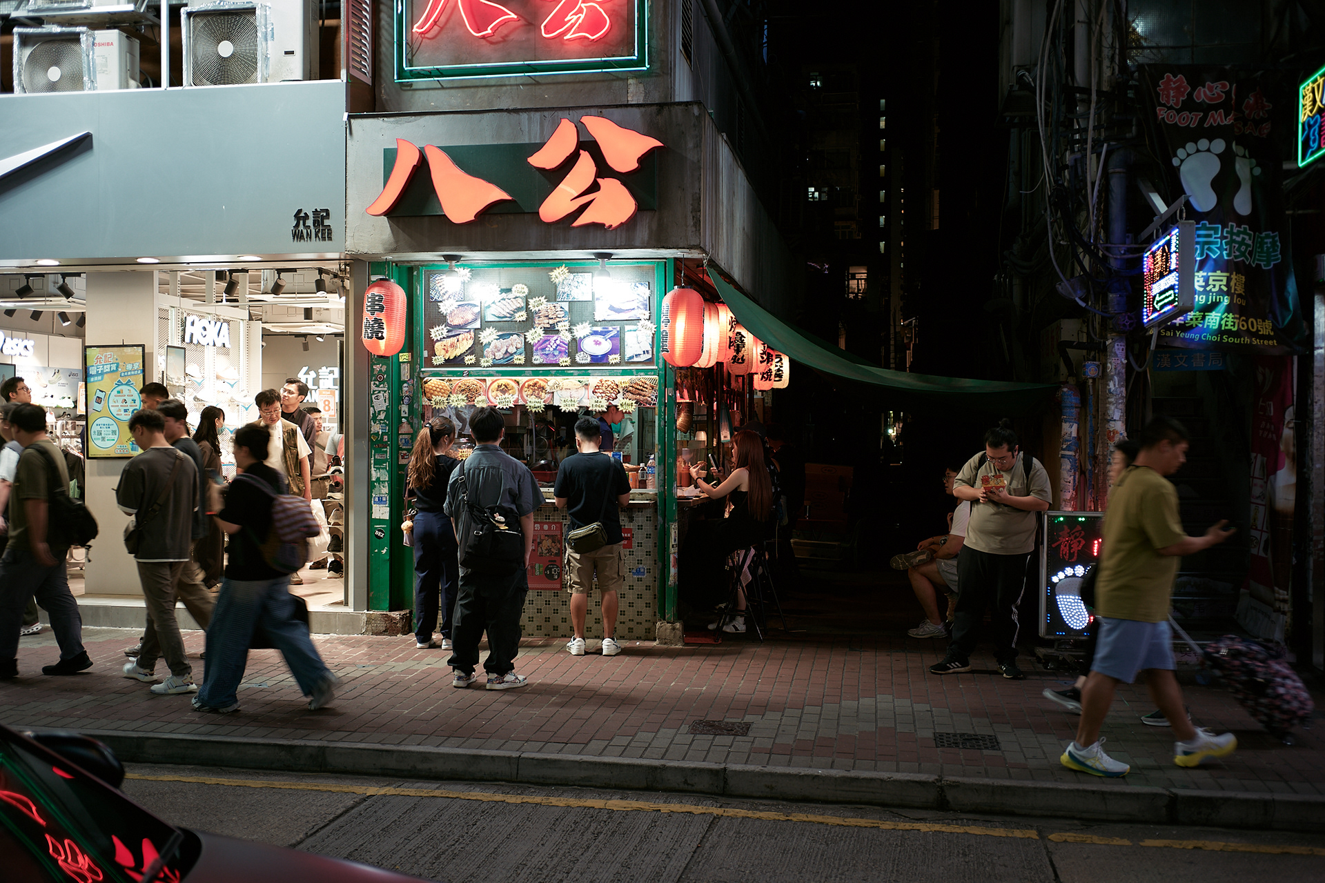 Mongkok street nights - Leica M10-P Reporter + Zeiss C Biogon 35mm F/2.8
