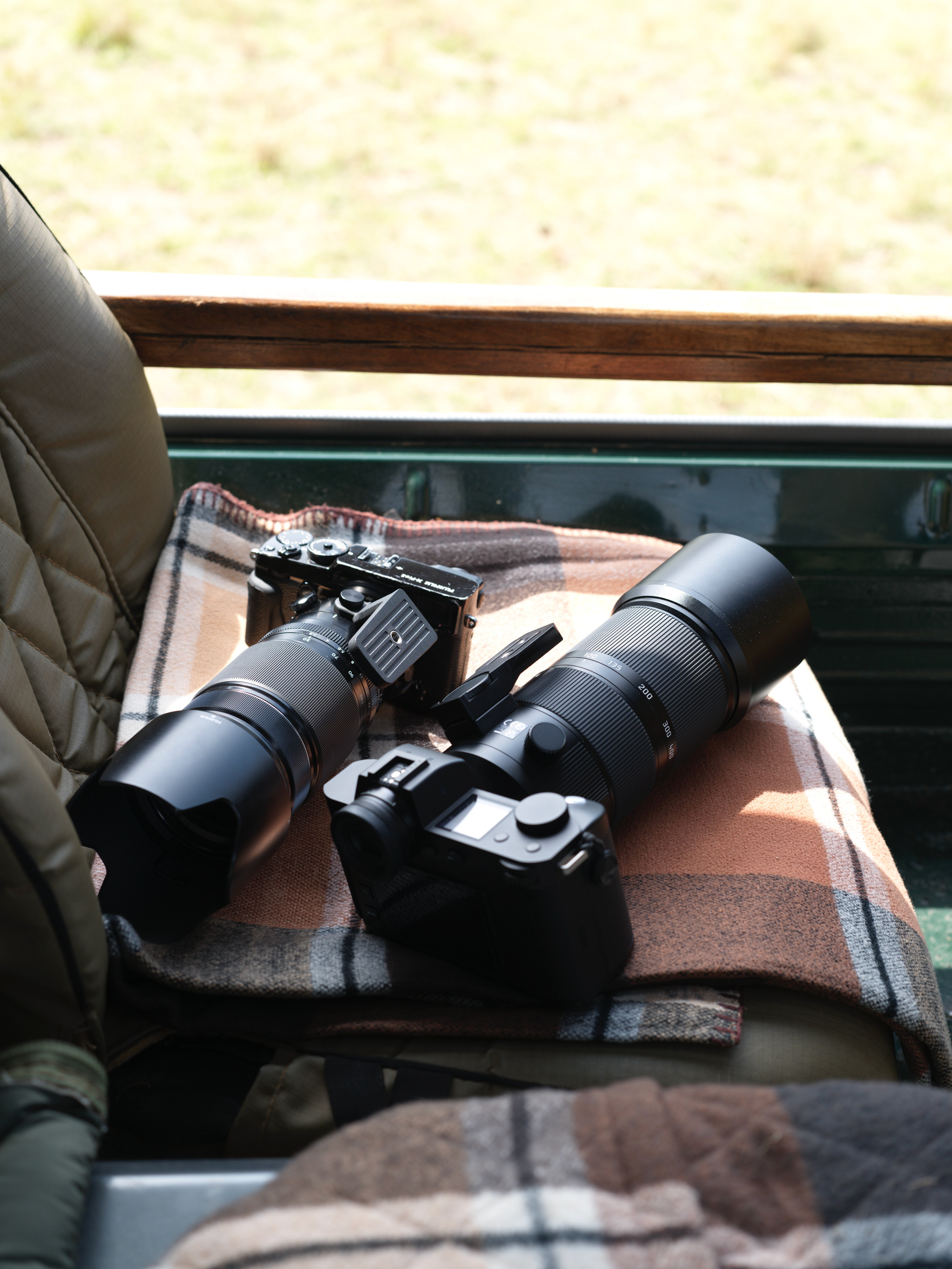 Hers & His: Fujifilm X-Pro2 + XF50-140mm F2.8 / Leica SL2-S + Vario-Elmar 100-400mm F5-6.3