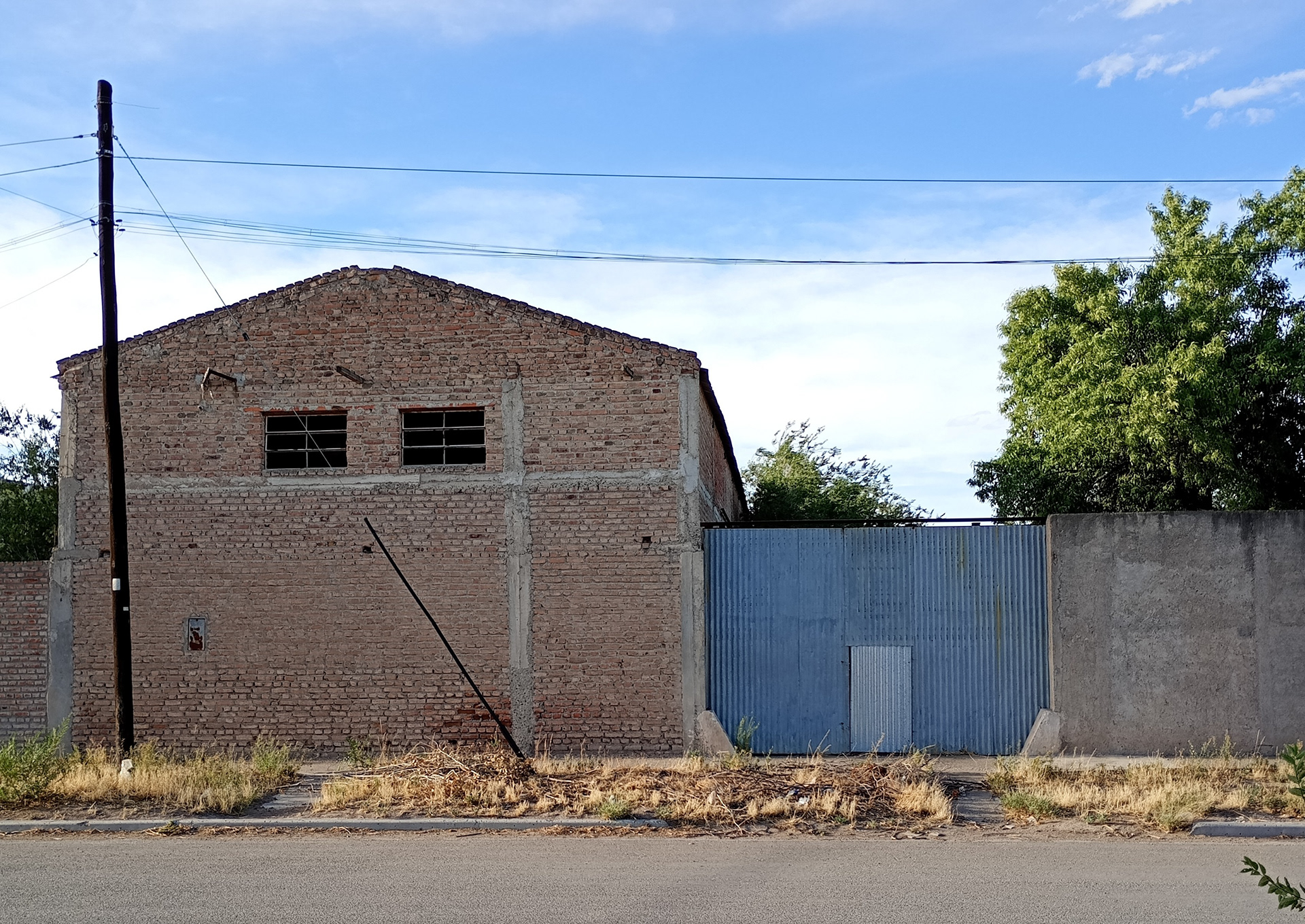 Antes: Exterior del galpón a remodelar