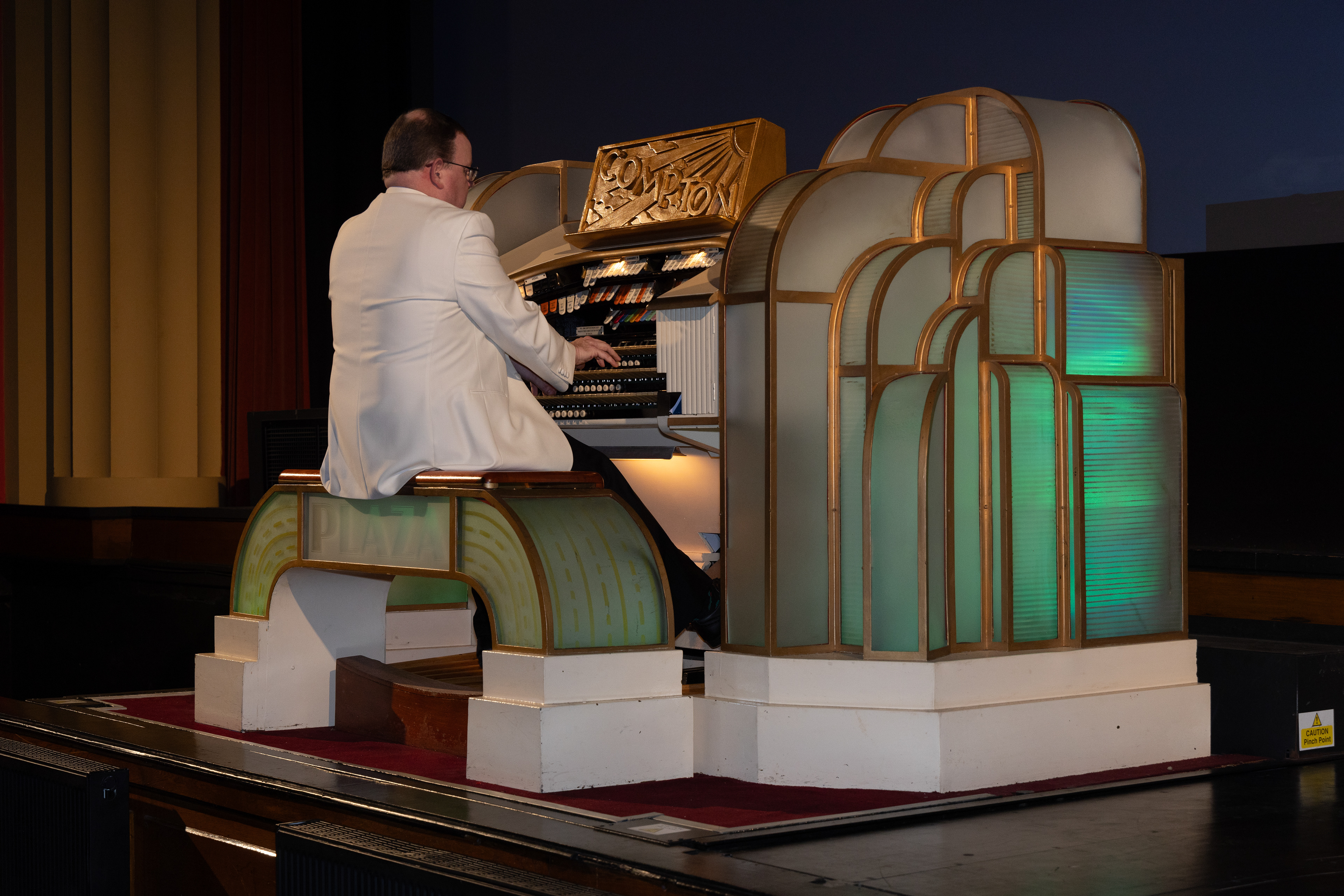 Compton Organ at Plaza WsM