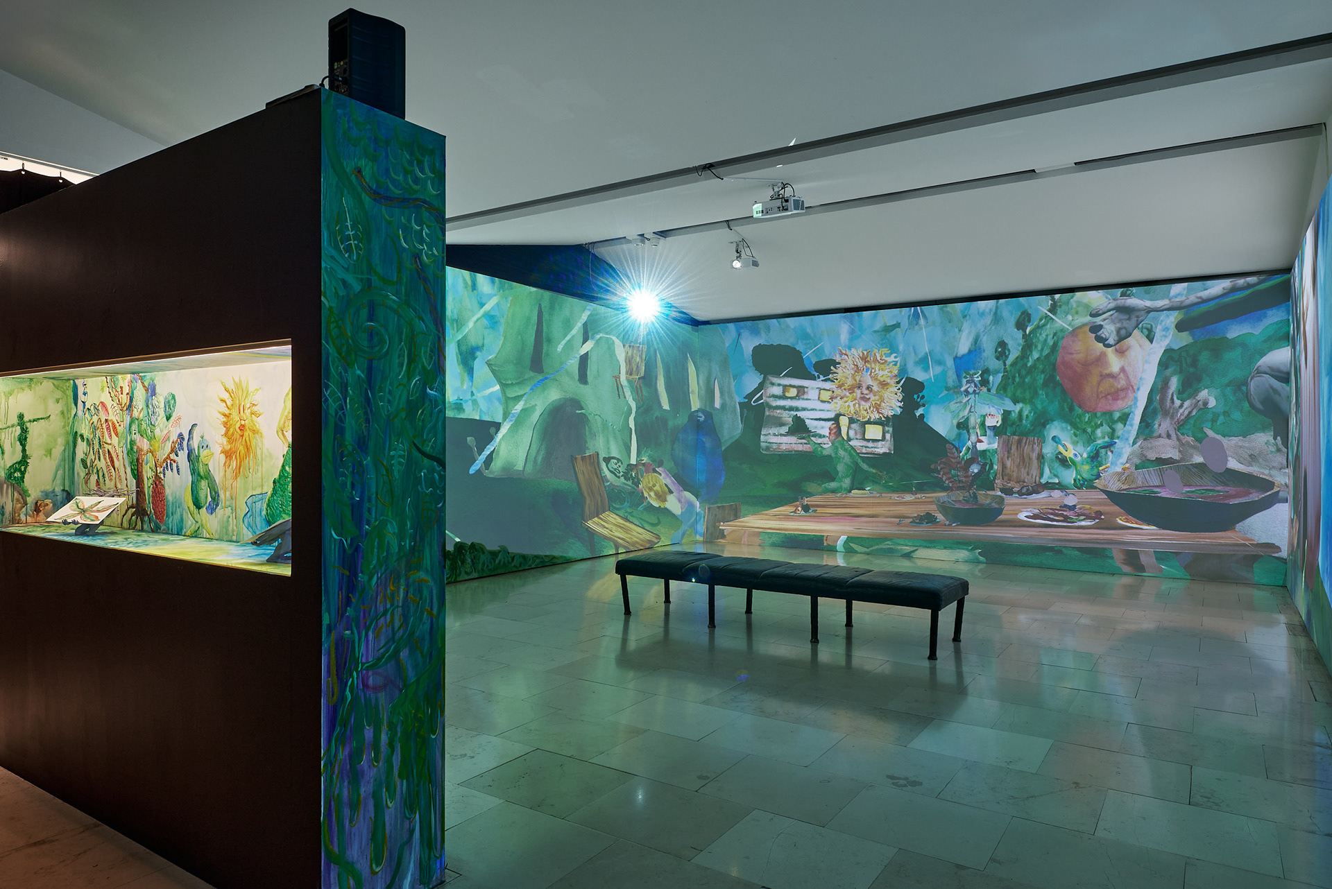 Jérémy Griffaud, Sous le ciel, 2024, série de dessins préparatoires (aquarelle sur papier), peinture murale (vitrine) et projection in situ de Sous le ciel, film d’animation, installation vidéo sonore (durée : 15 min). Courtesy de l’artiste. Vue de l’exposition au musée national Marc Chagall, Nice. Photo : © musées nationaux du XXe siècle des Alpes-Maritimes / Anthony Lanneretonne © Adagp, Paris, 2024.