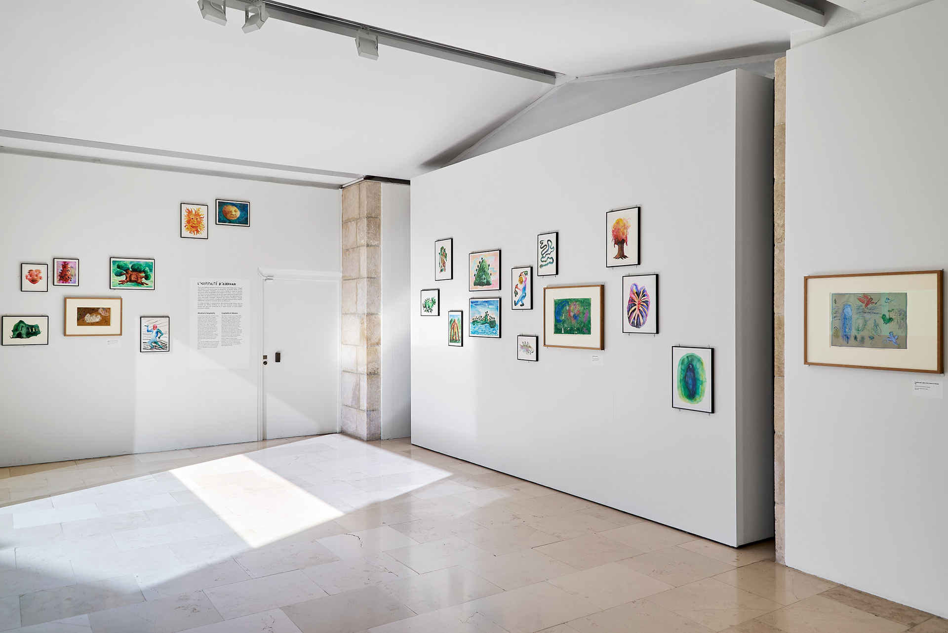 Jérémy Griffaud, Sous le ciel, 2024, série de dessins préparatoires, aquarelle sur papier. Marc Chagall, Le Paradis, 1961. Dessin préparatoire, pastel et lavis d'aquarelle sur papier, collection du musée national Marc Chagall, Nice. Photo : © musées nationaux du XXe siècle des Alpes-Maritimes / Anthony Lanneretonne © Adagp, Paris, 2024.
