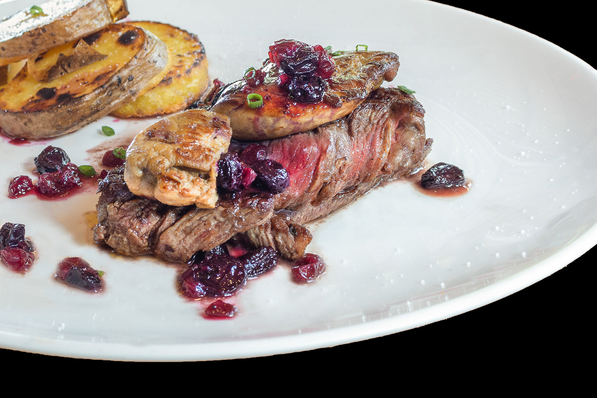 Bœuf et foie gras poêlé aux fruits rouges, Ten Moons