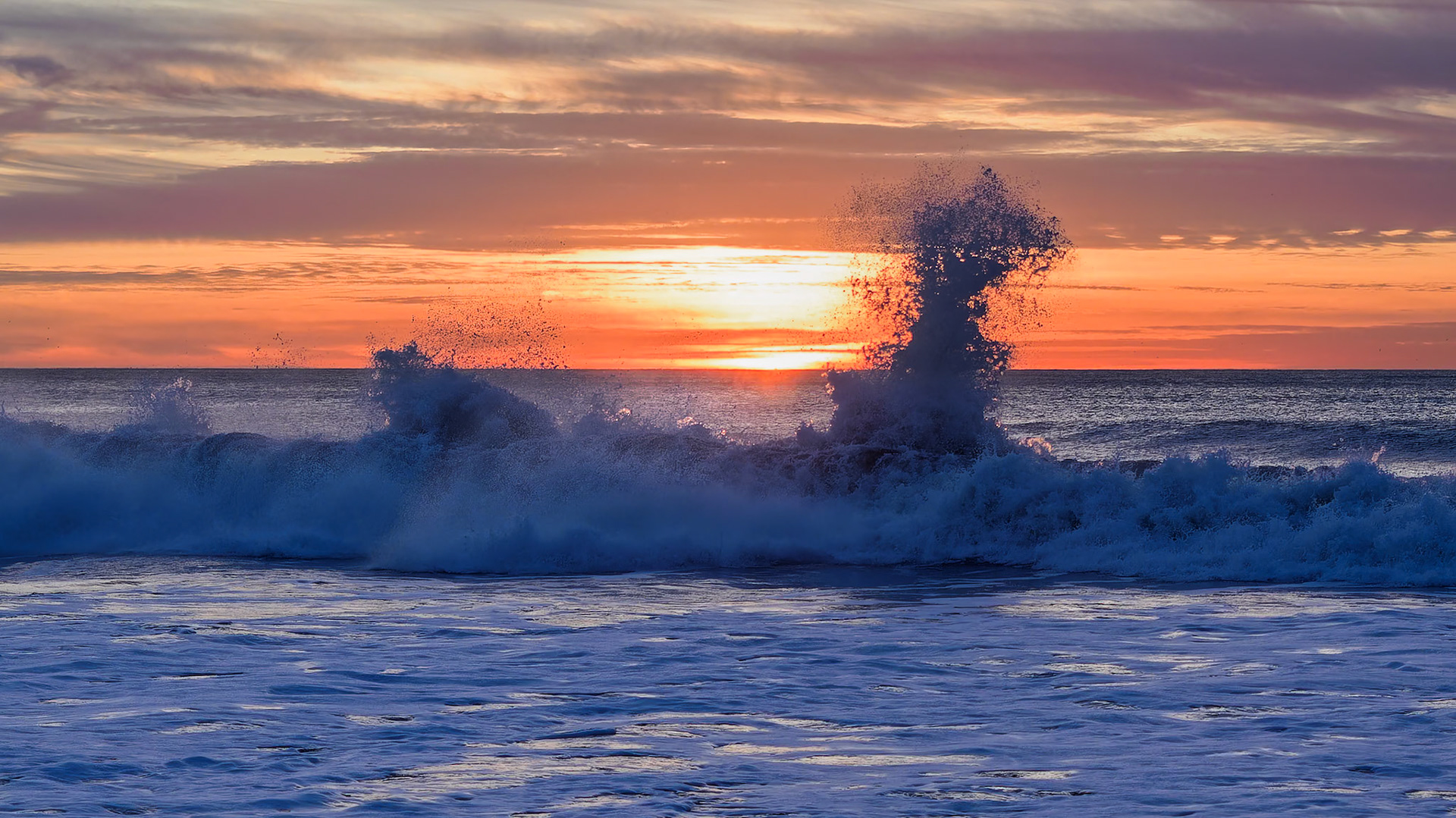 18128536 Extra Big Splash