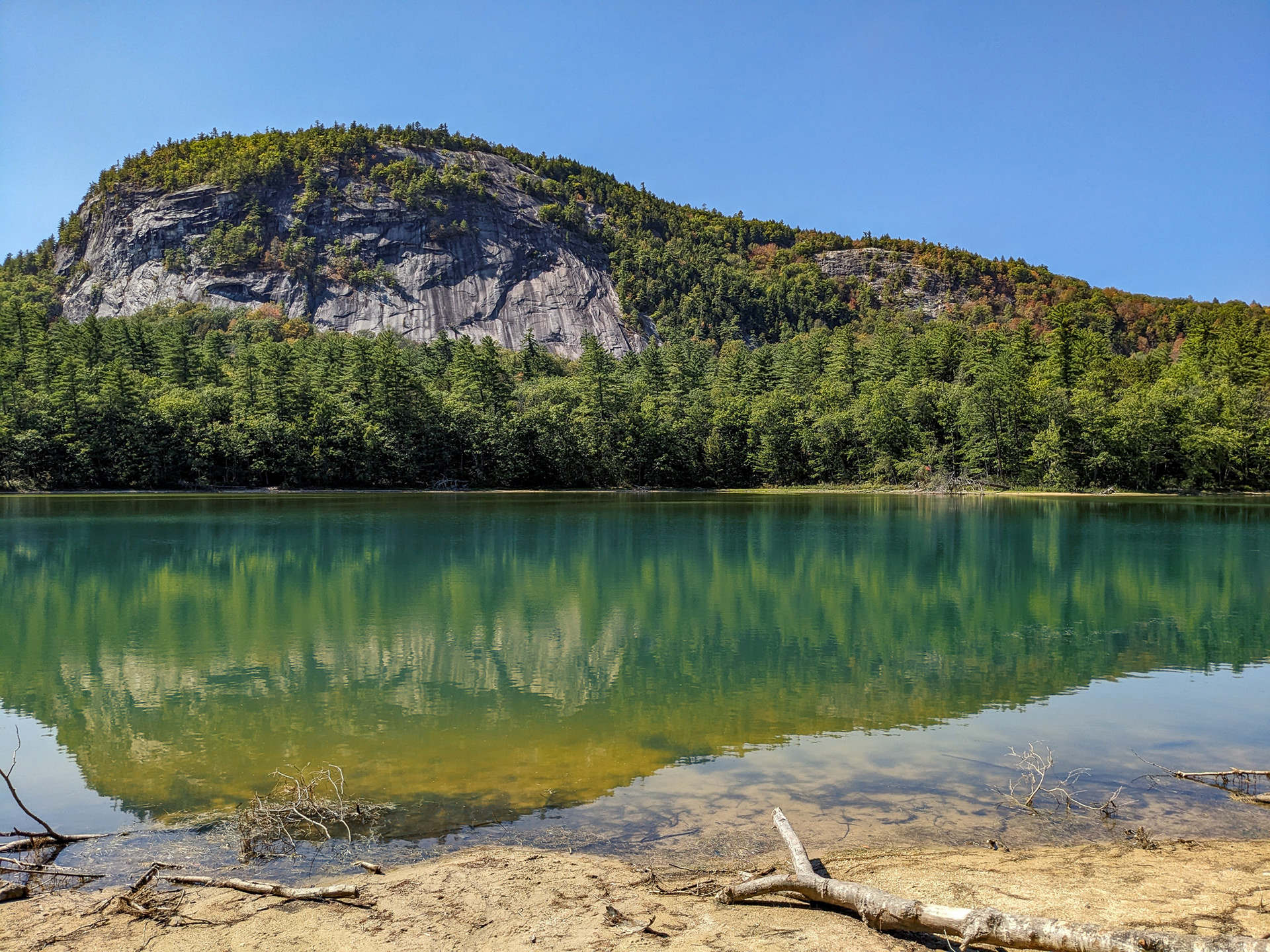 PXL250910-080 Echo Lake and Cathedral Ledge
