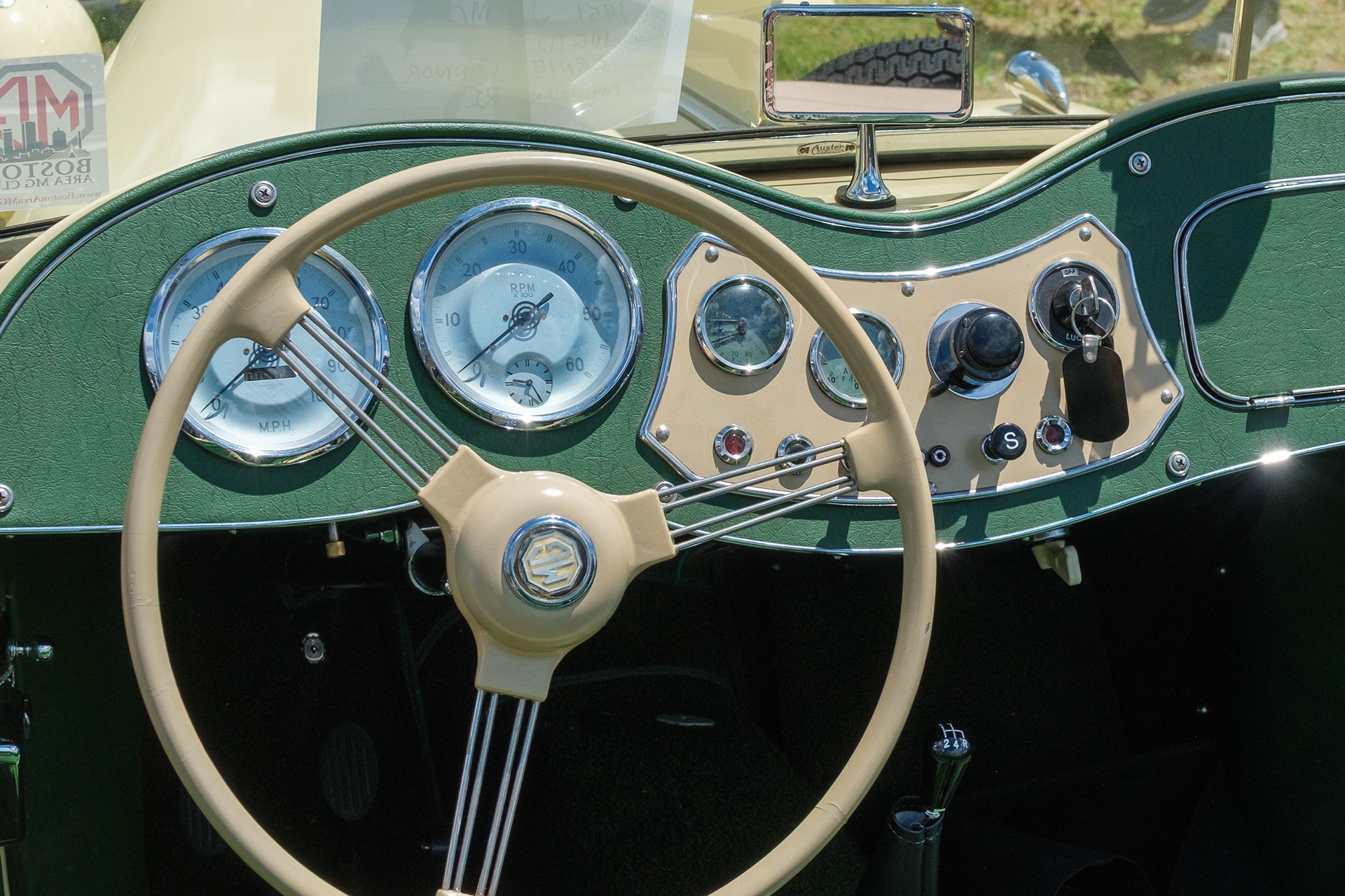 260621-699 Curvy MG Dash