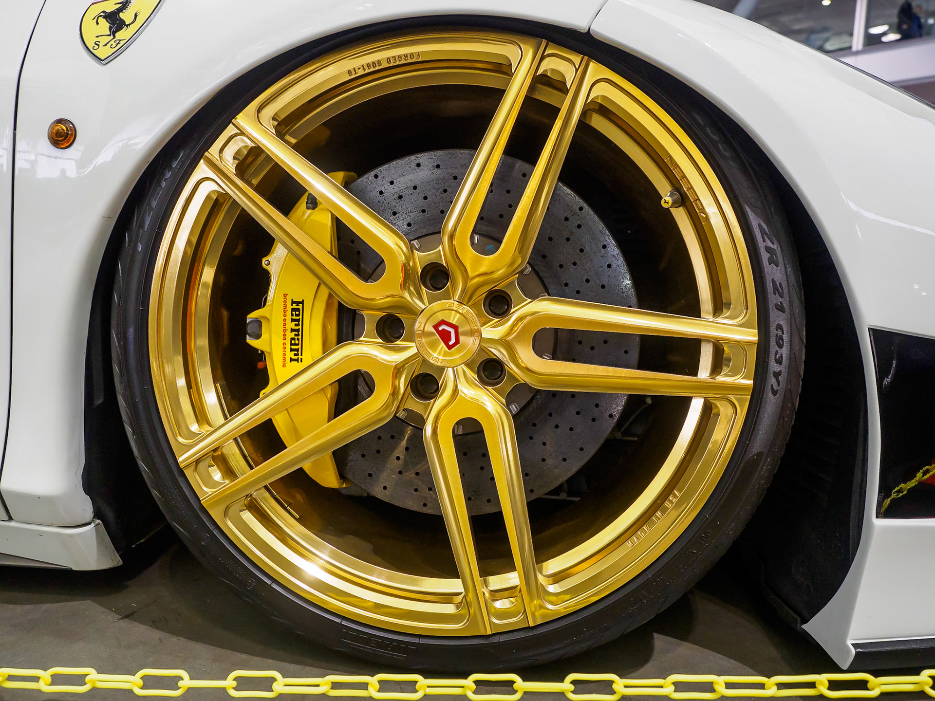 19119067 Ferrari Gold