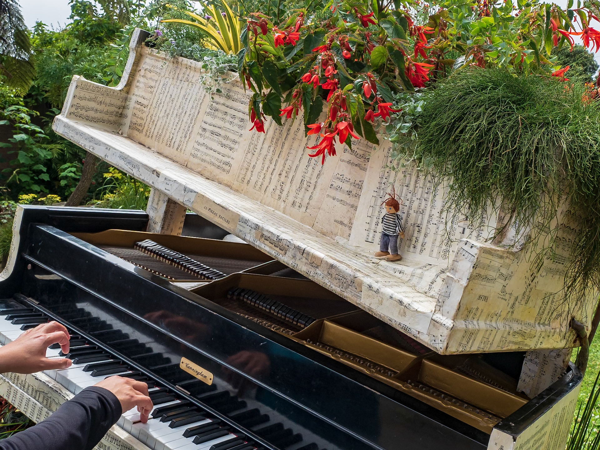 18712140 Altered Piano