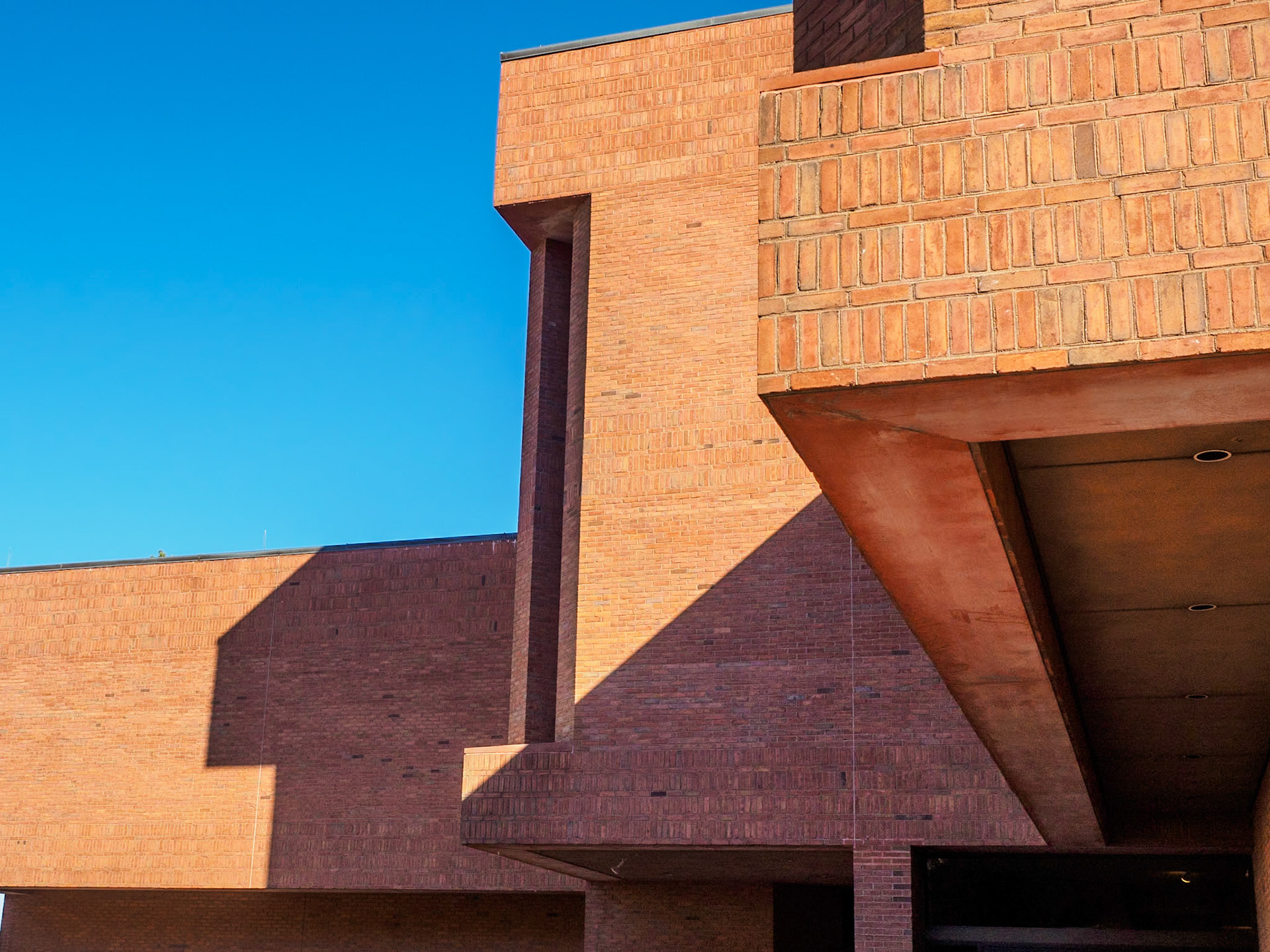 15A12140 Bricks and Shadows