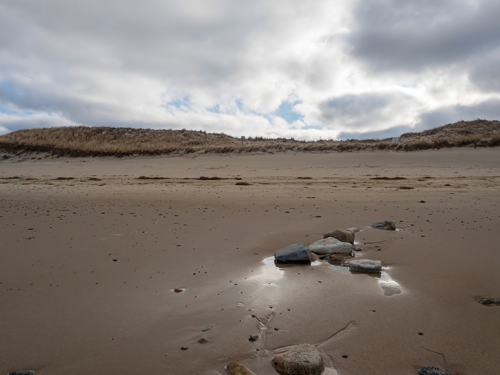 19C18198 Beach Rocks