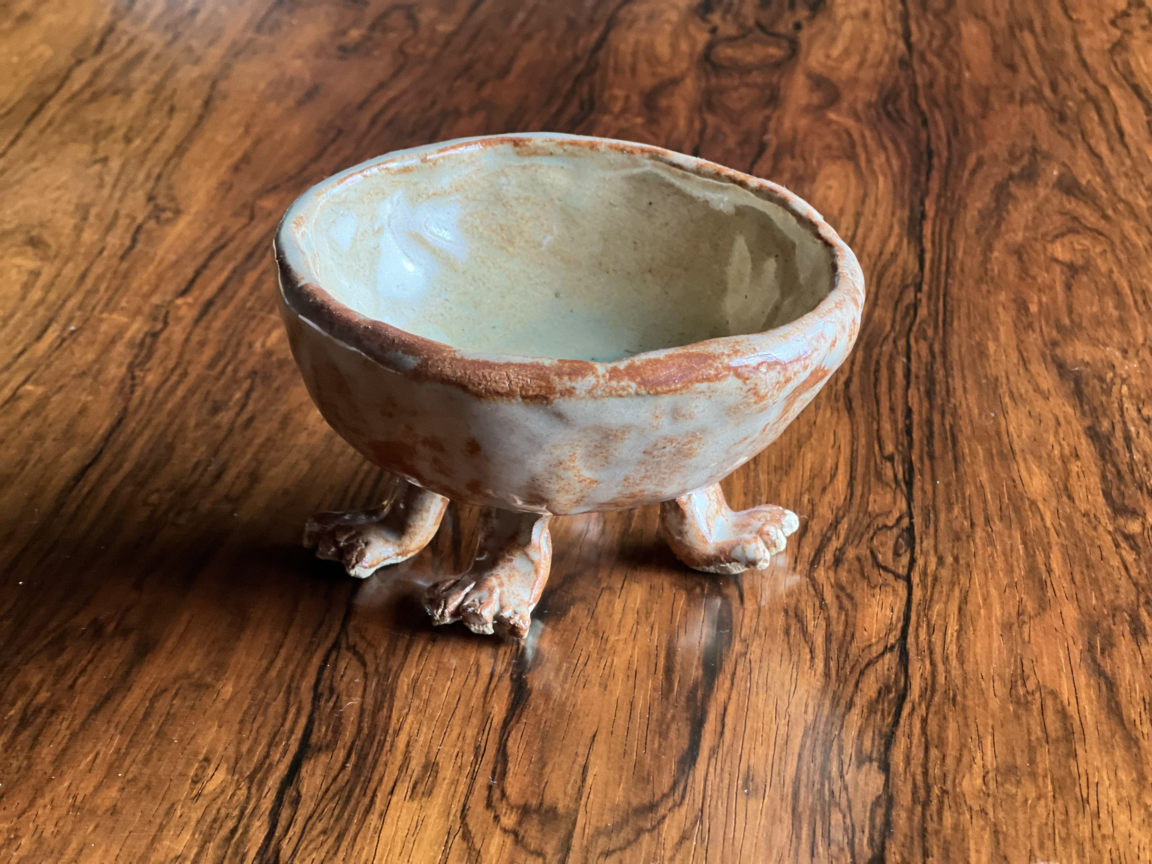 Bowl with feet, ceramic, 2023