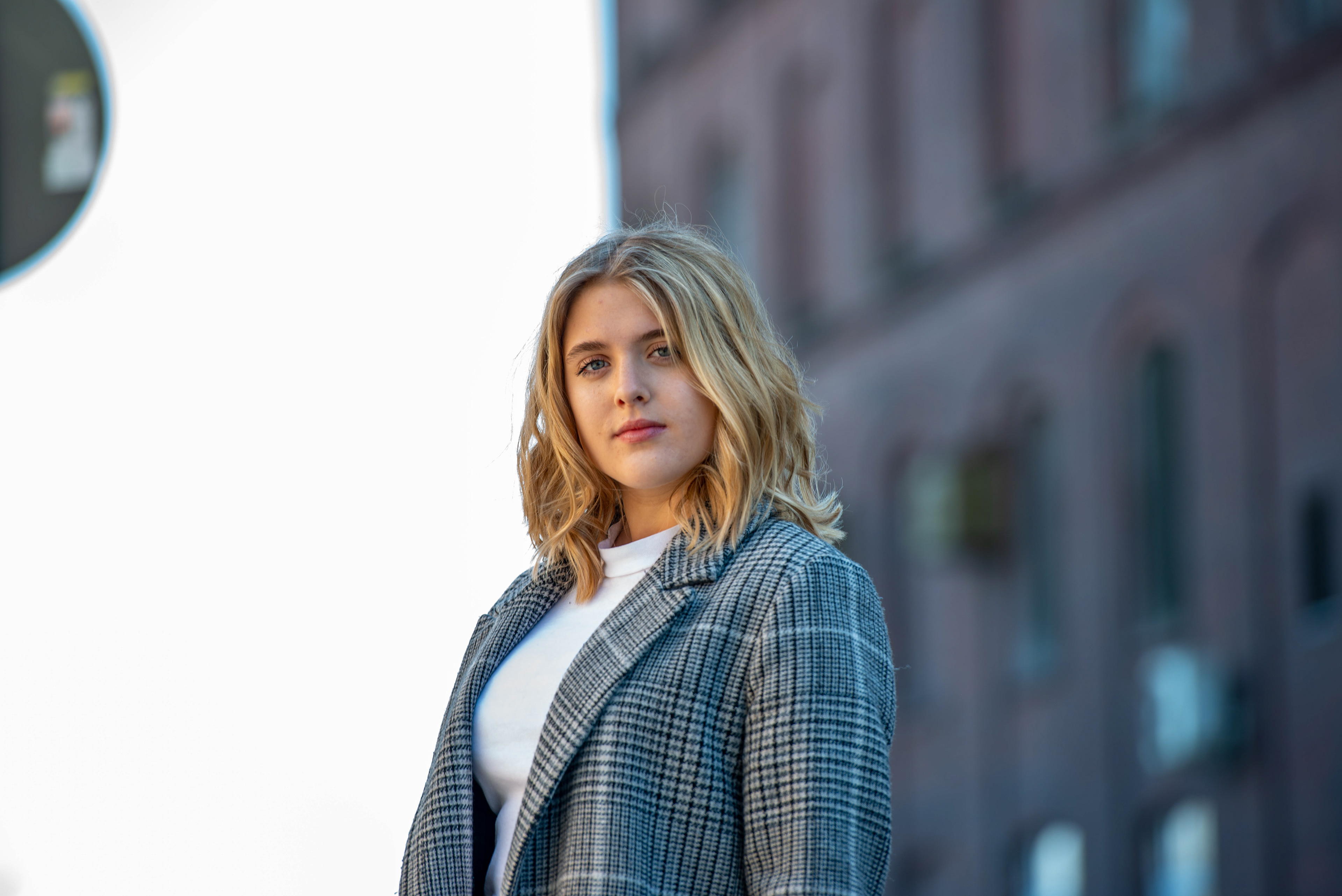 Sophie Münster lächelt in die Kamera, Fotografie für ihre Agentur