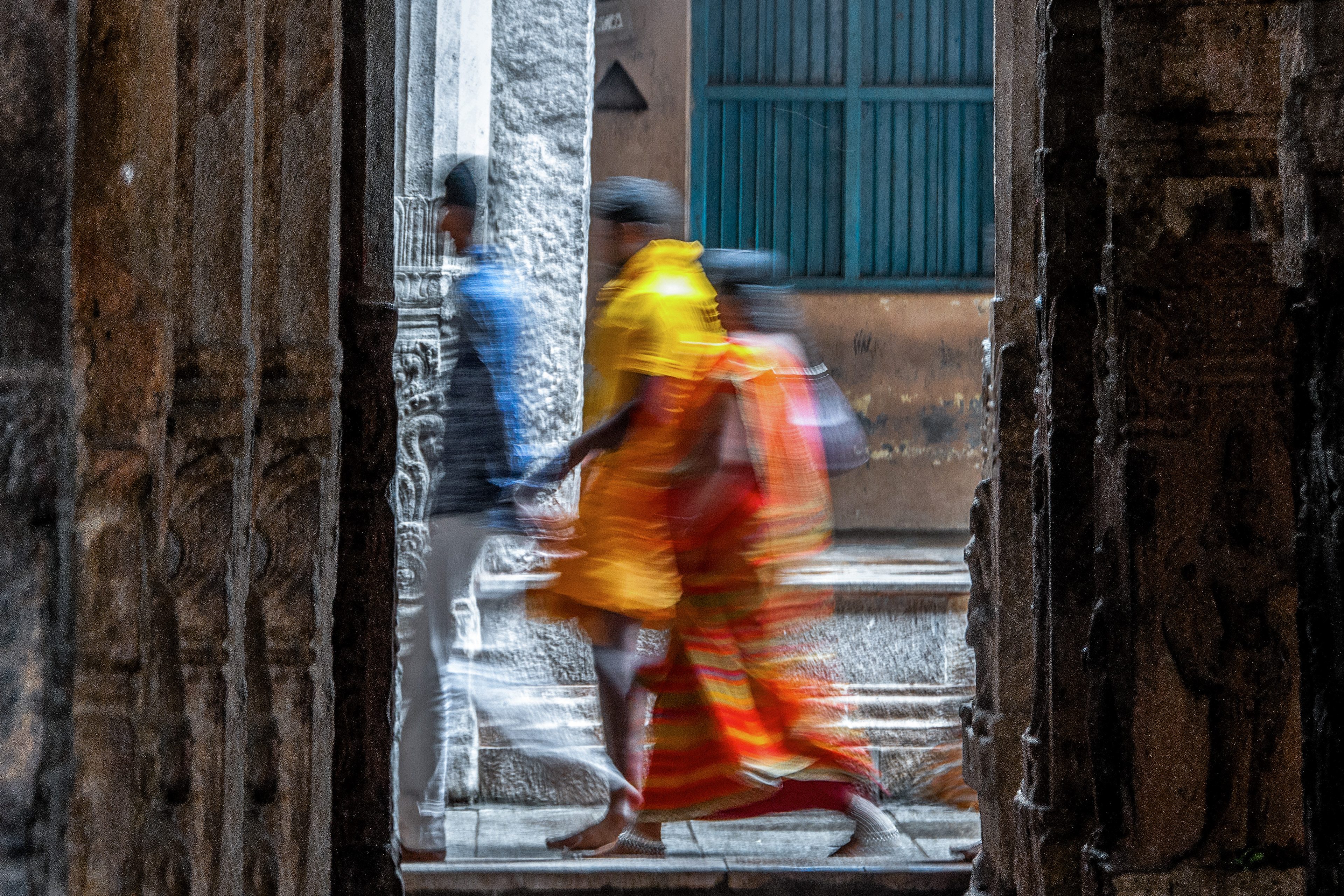En passant devant l'entrée