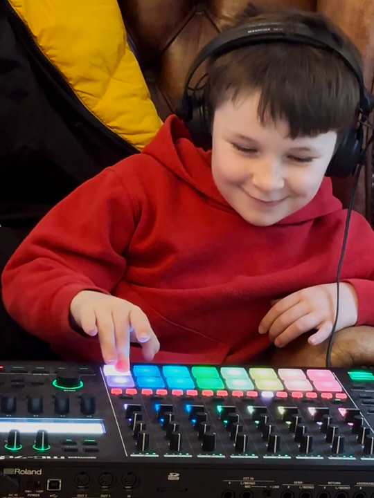 7yr old creating electronic music.