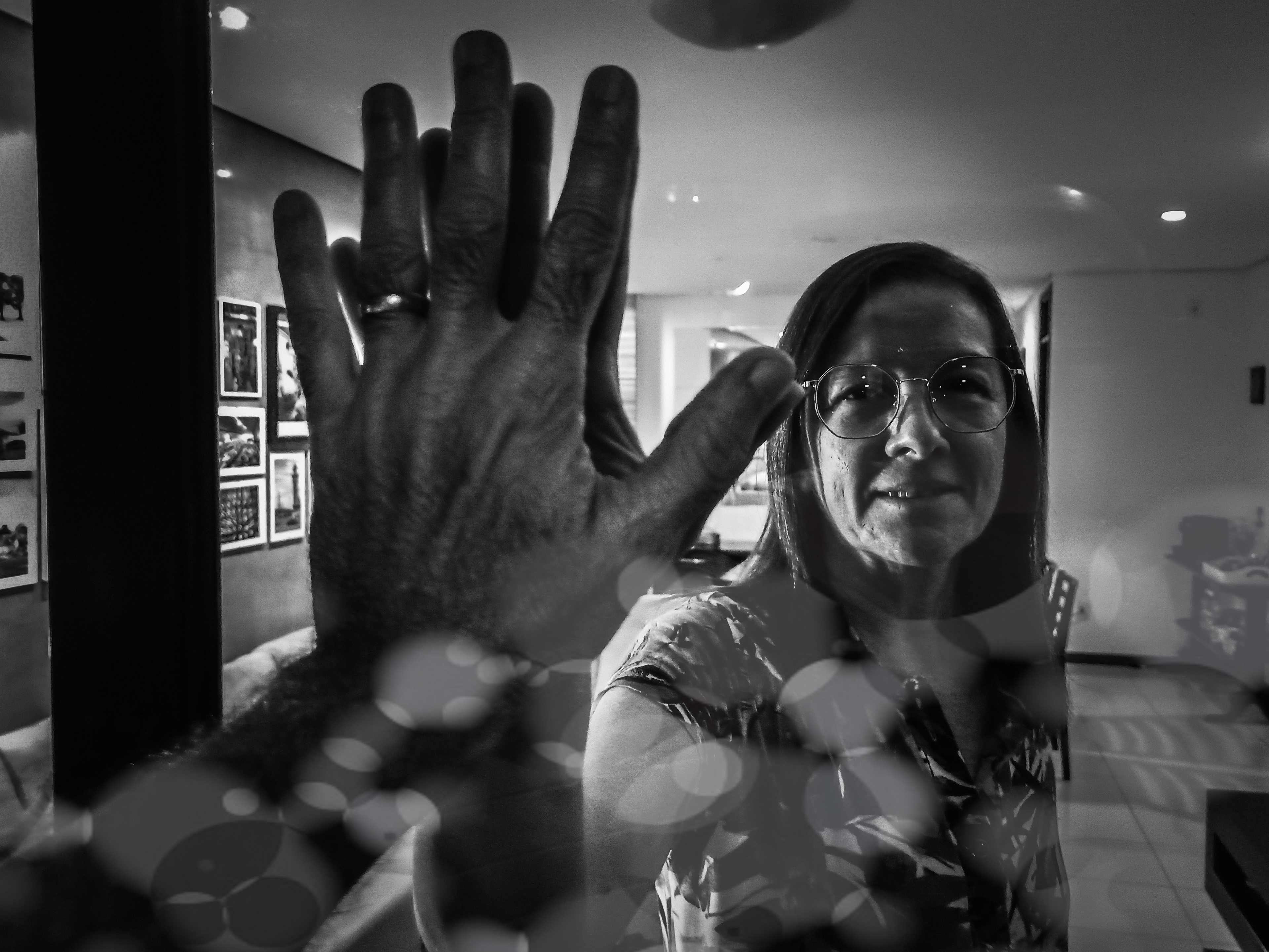 Mesmo sem tocarmos as mãos, estamos juntos!