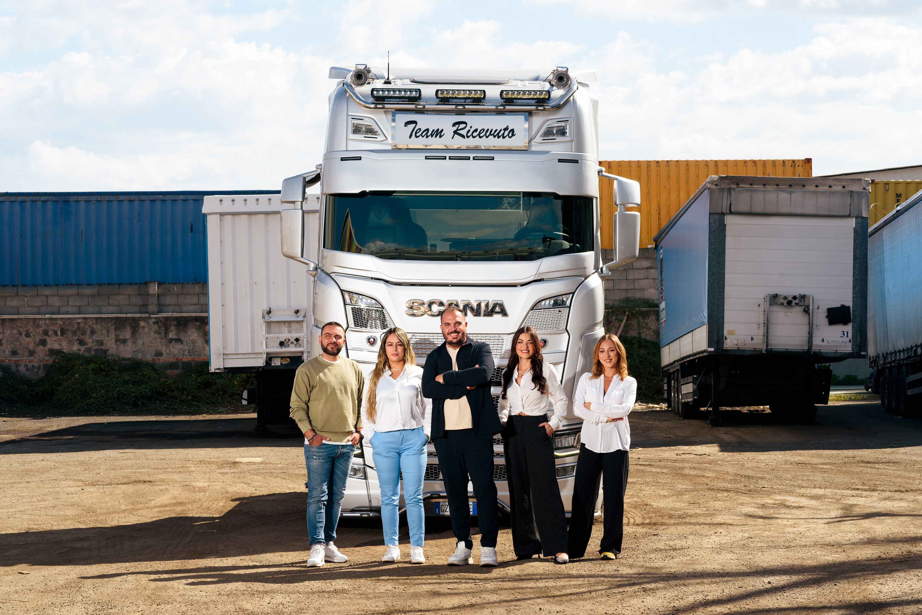 Corporate photography Ricevuto Trasporti - Team portrait business professionale lighting naturale storytelling aziendale autentico.