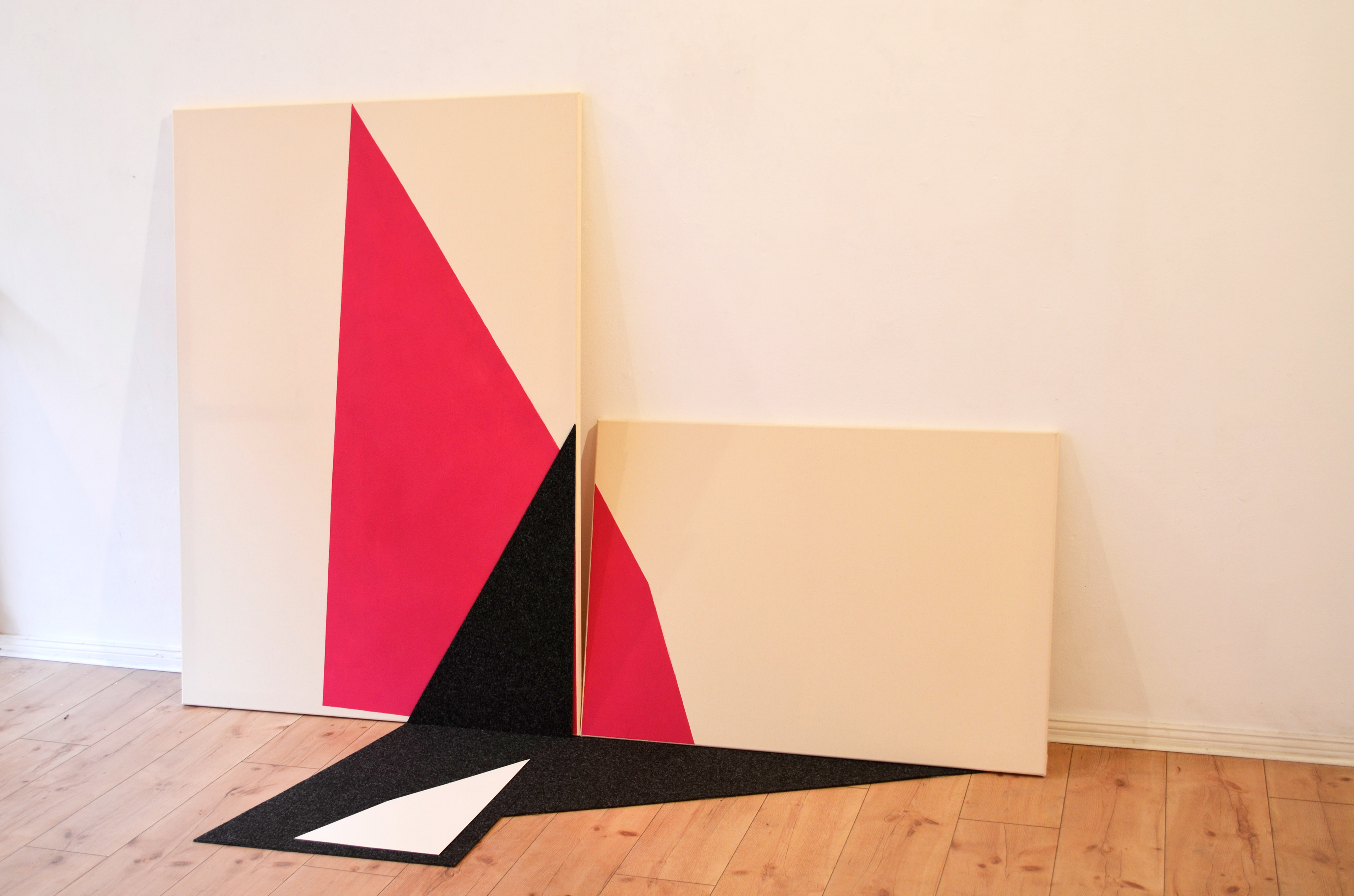 PICOS (2020), paper, industrial felt, tempera on canvas, 200 x 140 x 62 cm 