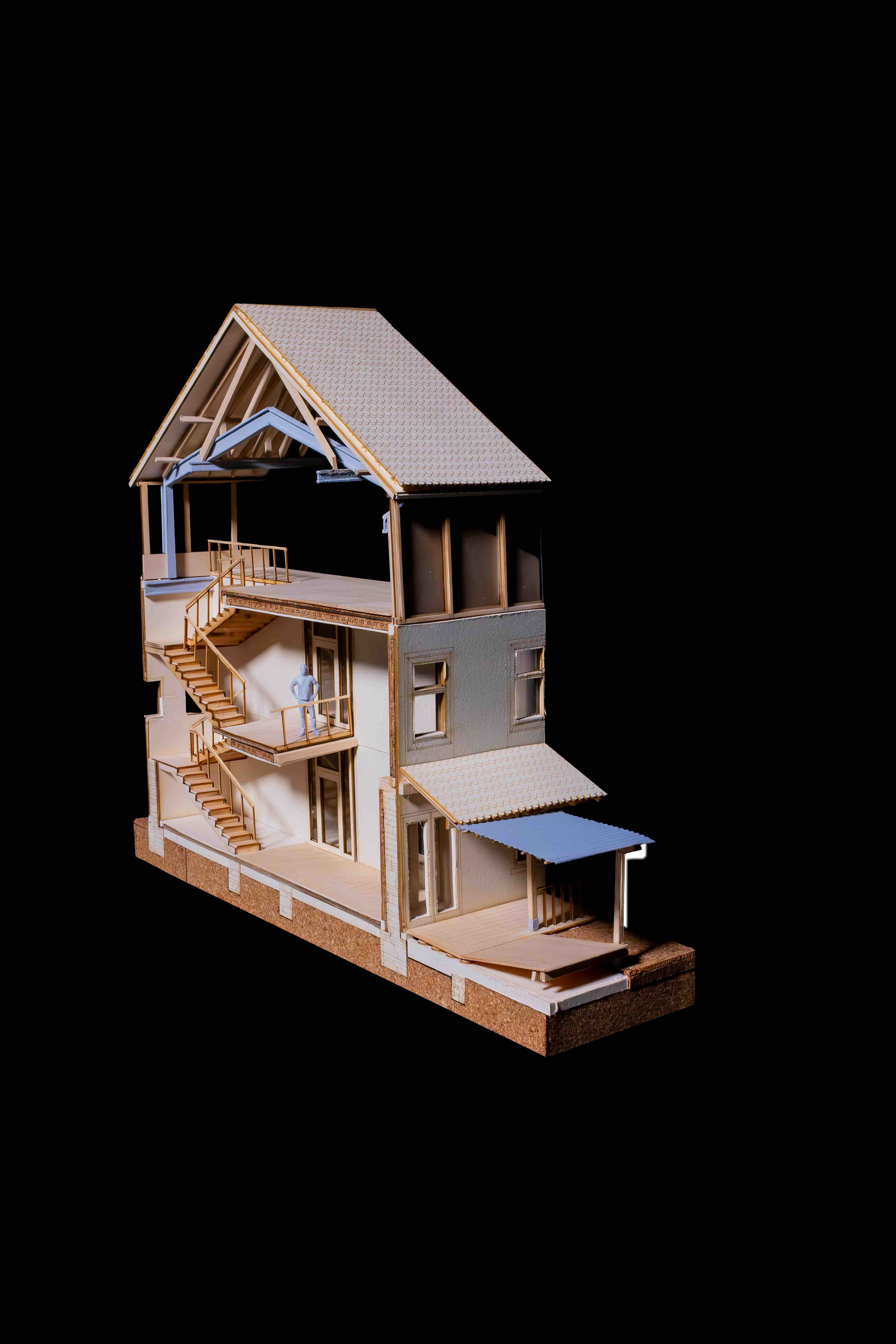 Detailmodell M 1:50 - Projekt Alexisbad. Schnittmodell des Badehauses mit restauriertem Dachstuhl, freigelegtem Treppenhaus und Veranda