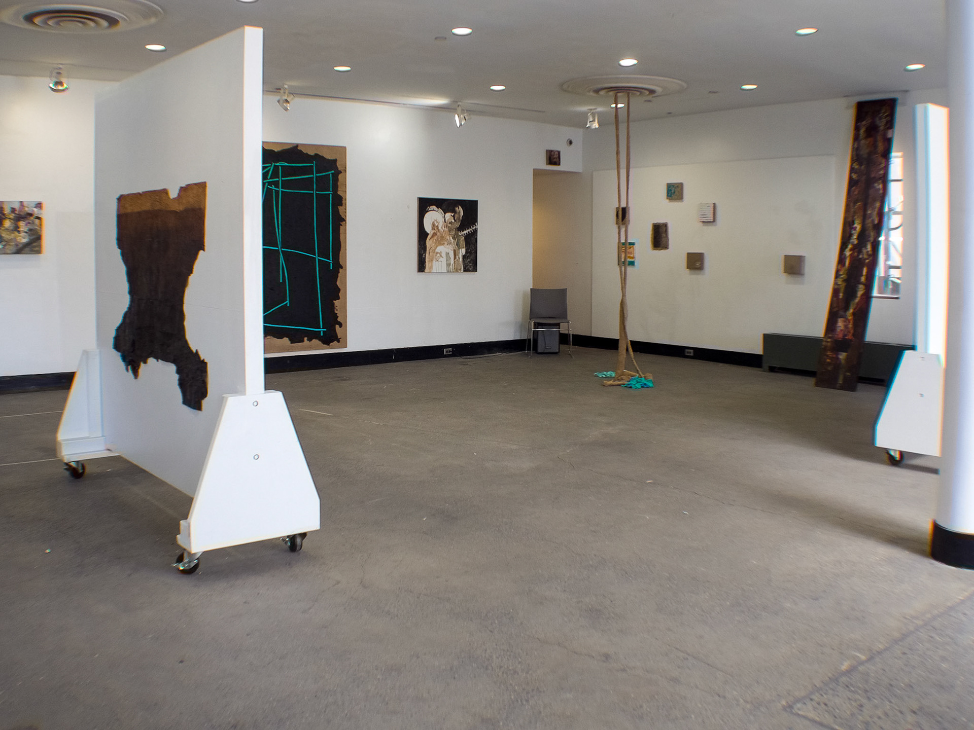 View facing the kitchen.