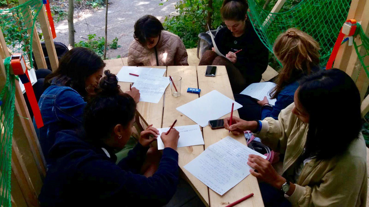 Silent Conversation part from Making Futures in Haus der Statistik 2019 (c) Gary Hurst