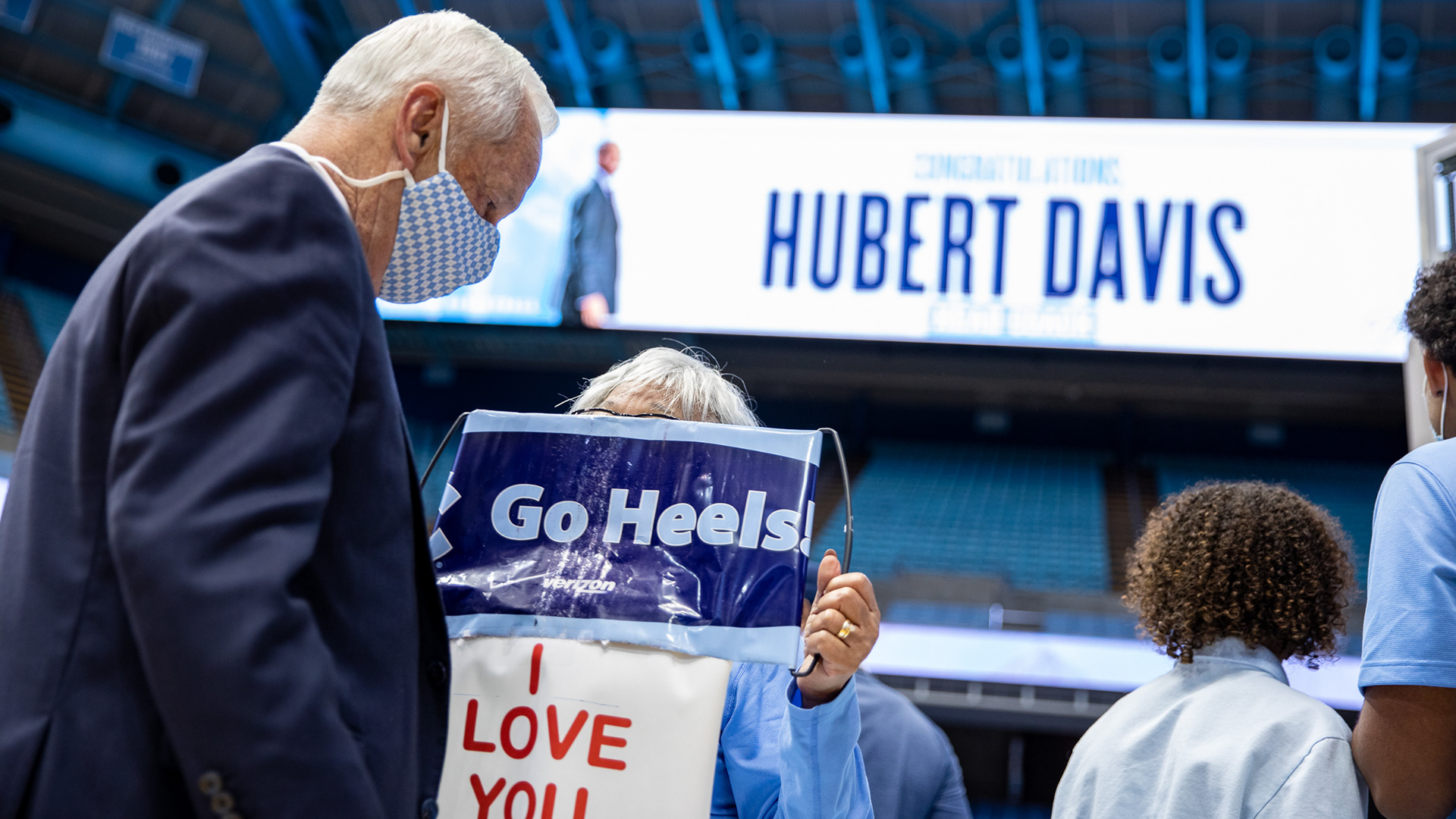 A fan holds a sign up to former UNC men’s basketball coach Roy Williams after a press conference announcing Hubert Davis as his replacement in the Dean Dome on April 6, 2021.