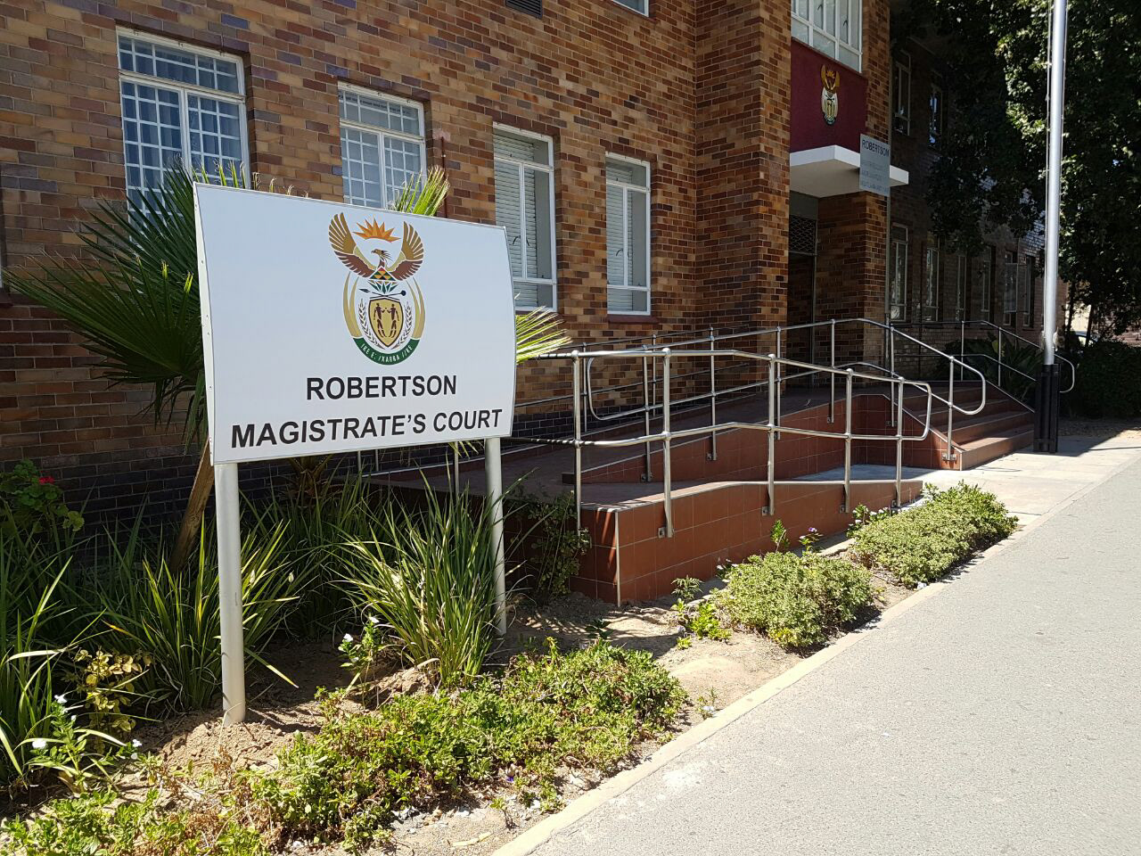 ROBERTSON MAGISTRATE SIGNANGE