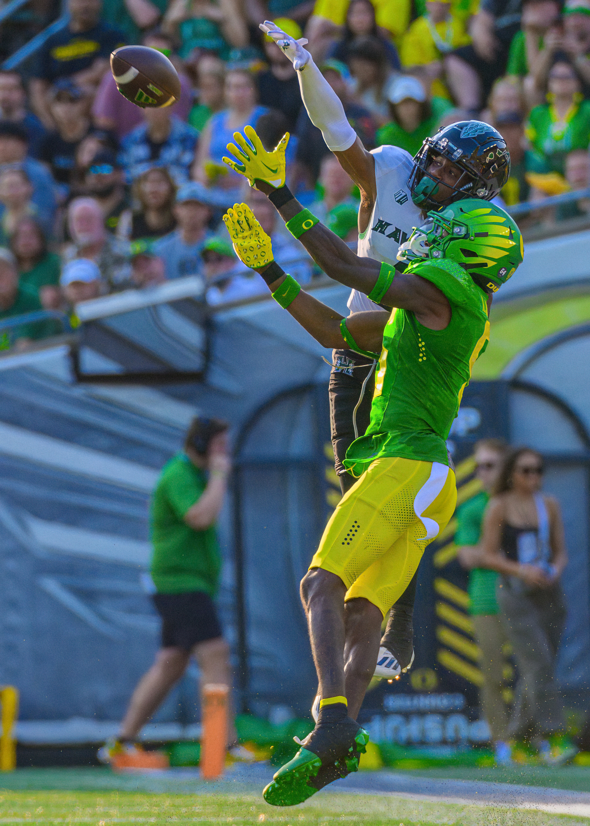 Oregon Ducks defensive back Khyree Jackson (5) defends a pass when the University of Oregon Ducks Football team defeated the University of Hawaii Rainbow Warriors 55-10 at Autzen Stadium in Eugene, Ore., on Sept. 16, 2023.