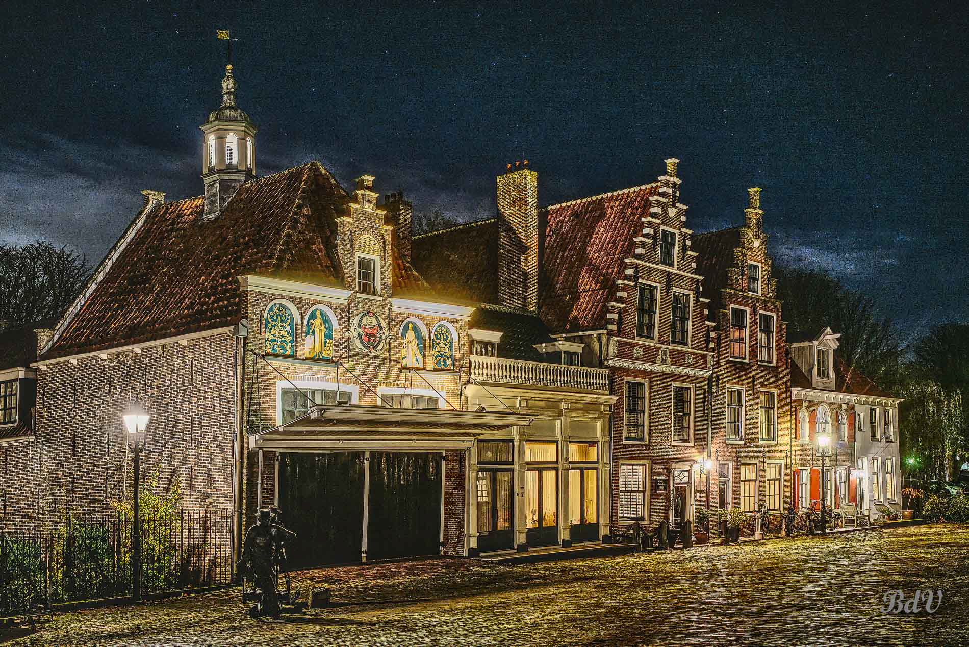 Edam by night