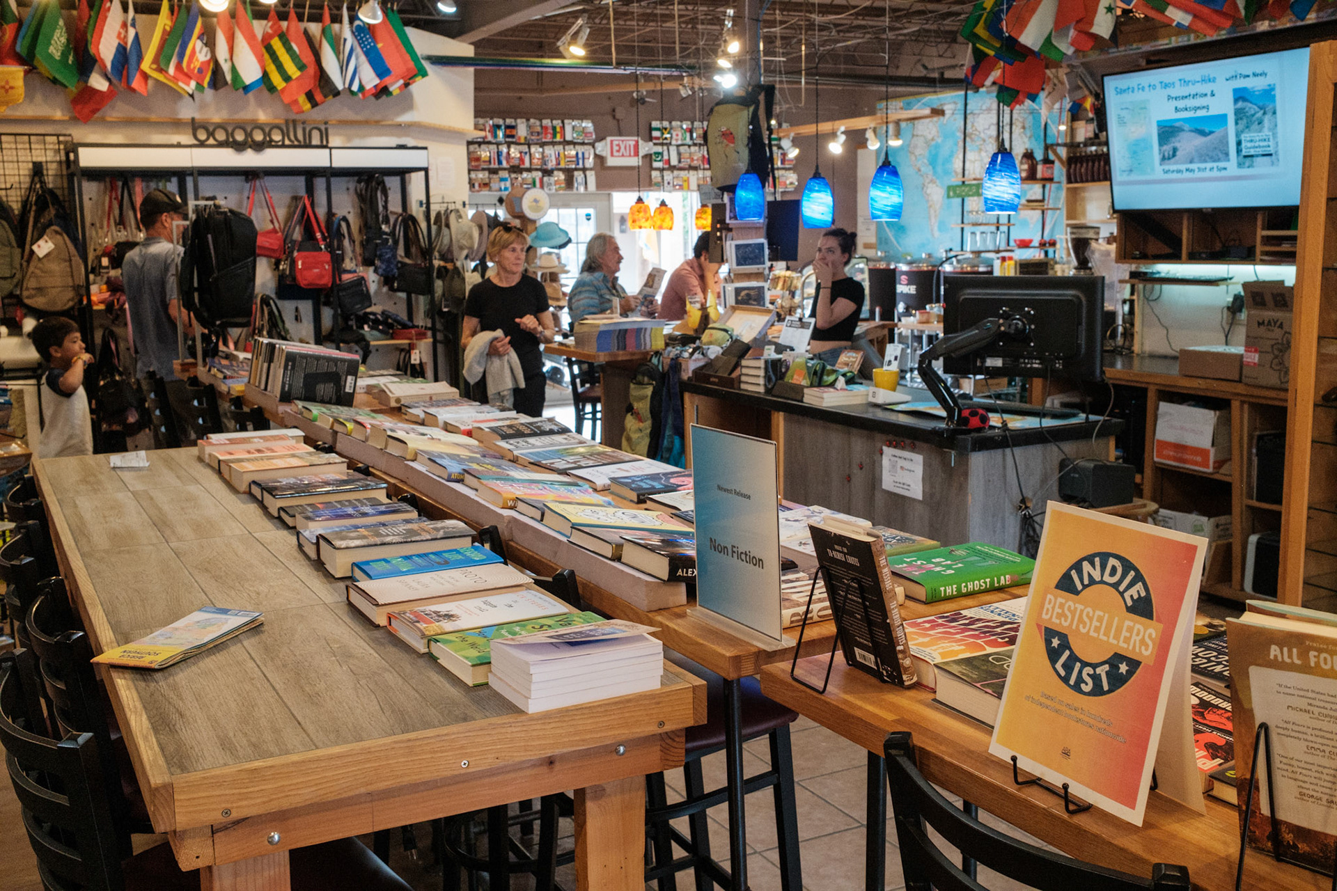 Book Store &amp; Cafe