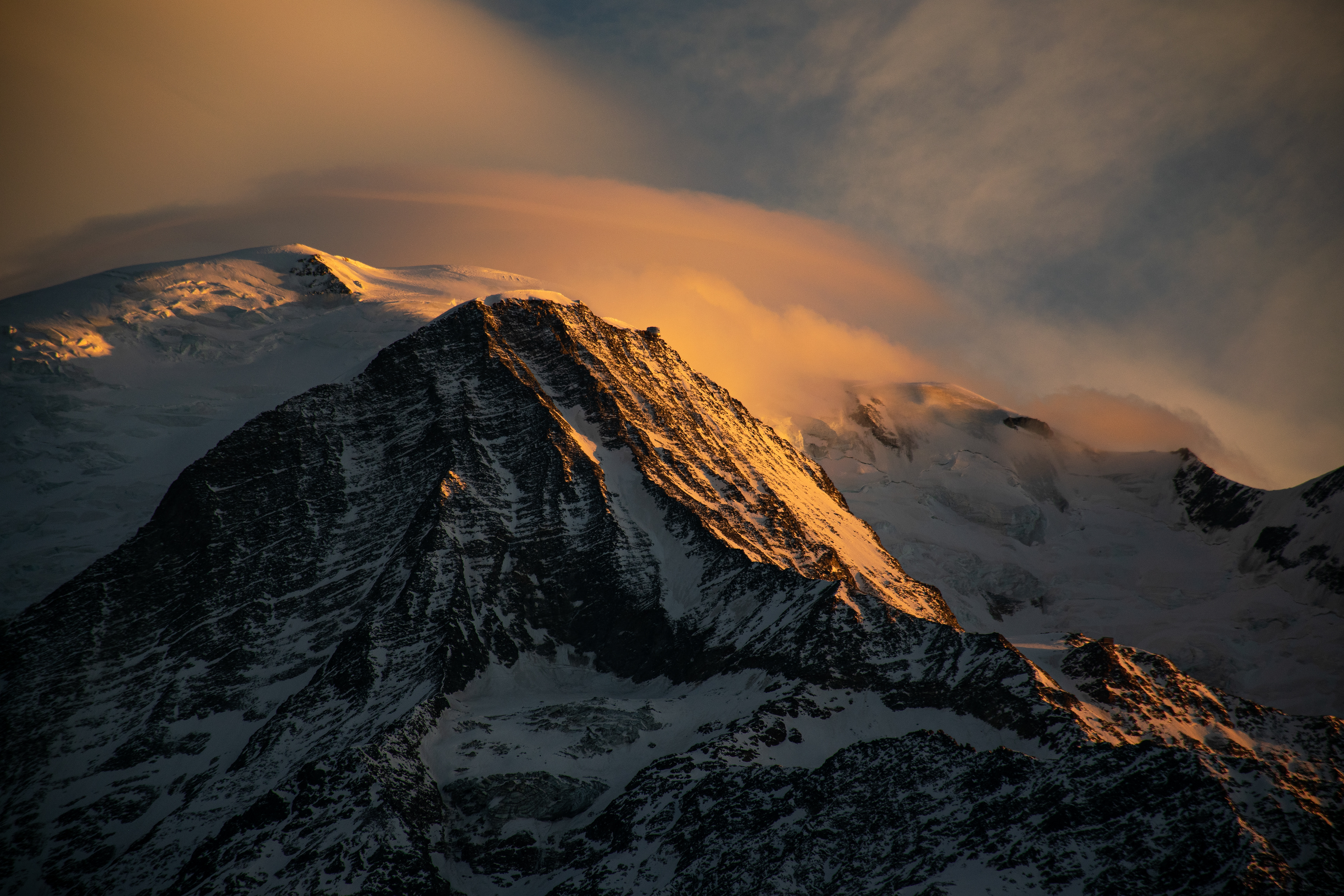 Refuge du Goûter (3,815m) - Massif du Mont-Blanc, Chamonix, France -  NikonD5300 140mm 1/400 f/5.6 ISO 100