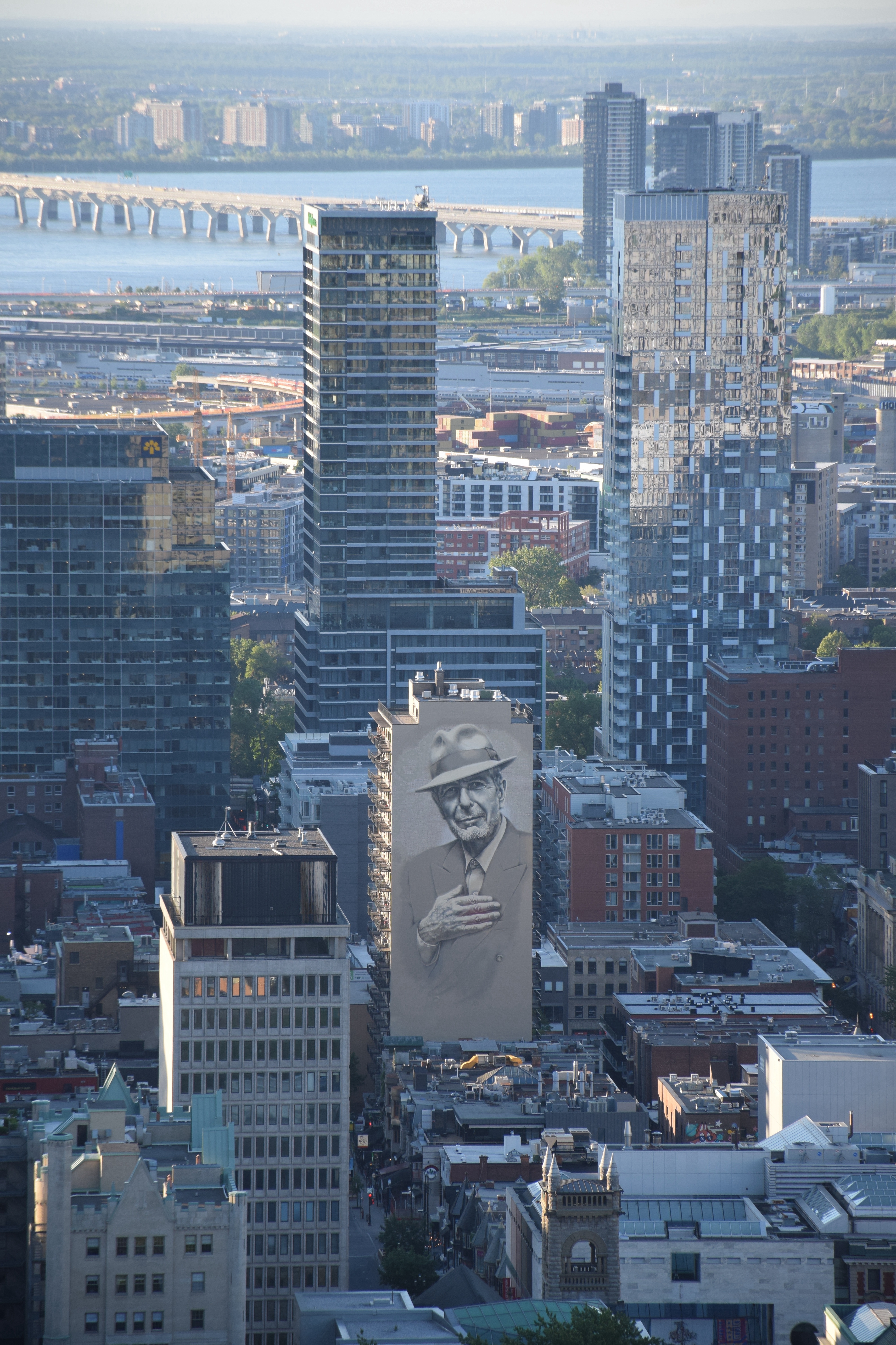 Mural Léonard Cohen • 1420 Crescent St • NikonD5300 140mm f/5.6 1/320 ISO100