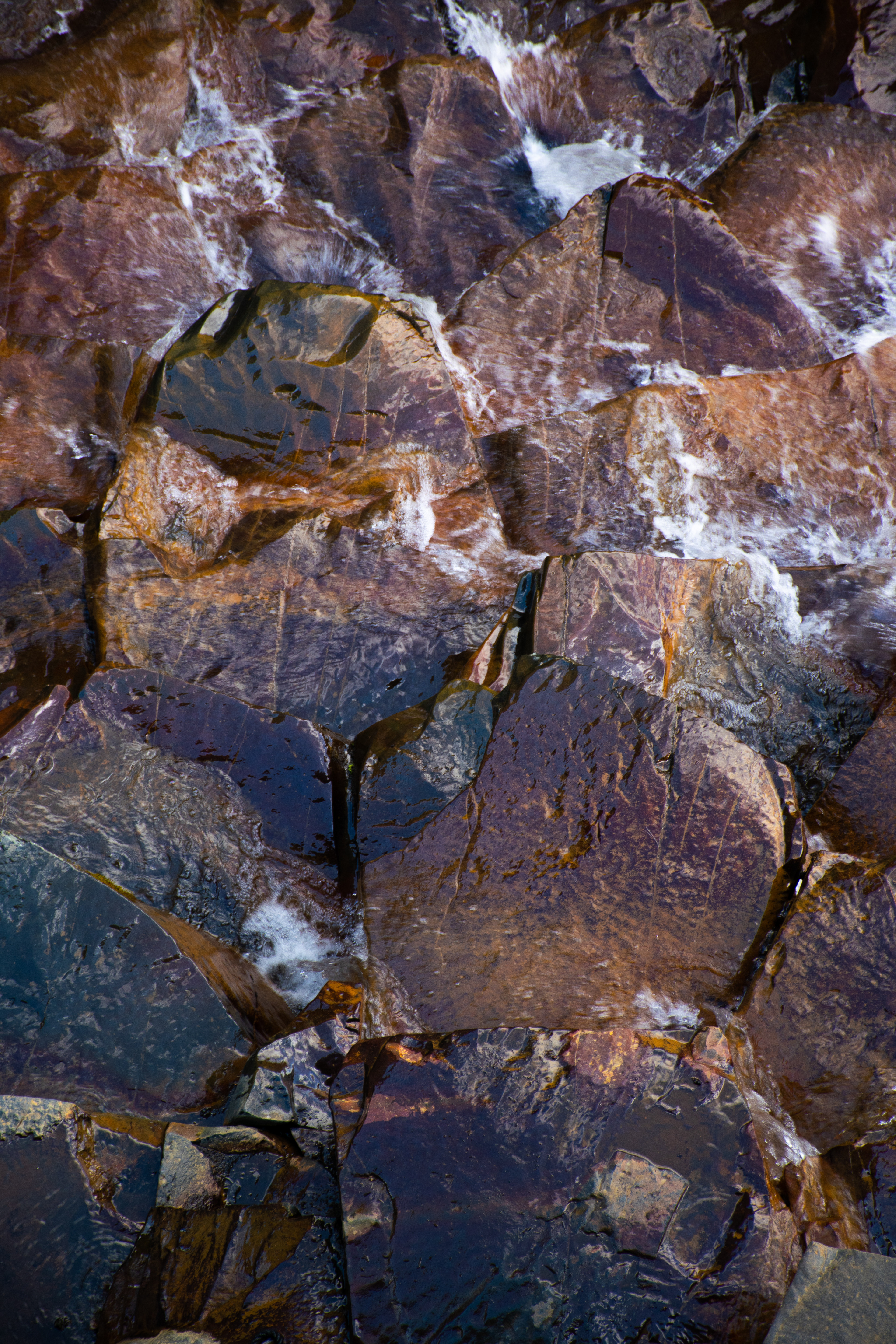 Pavés hexagonaux dans le canyon de Stuðlagil